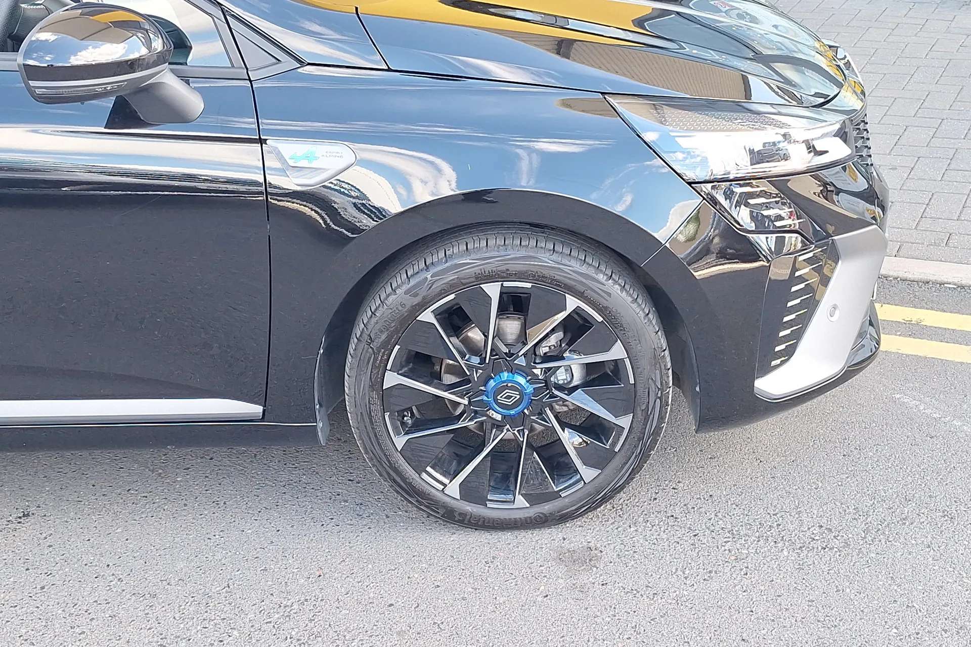 A 2024 RENAULT CLIO 1.0 TCe 90 Esprit Alpine 5dr A 2024 RENAULT CLIO 1.0 TCe 90 Esprit Alpine 5dr