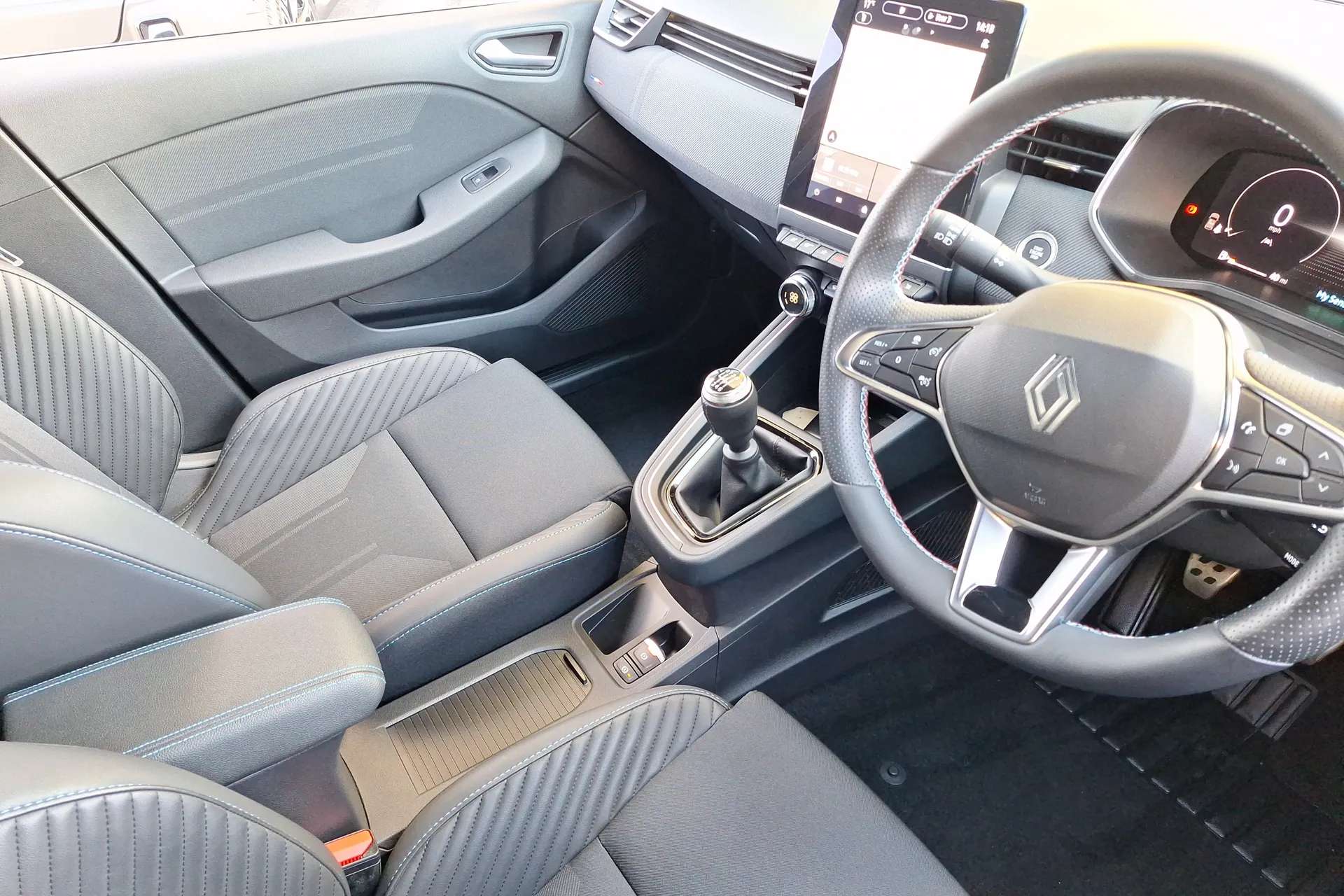 2024 RENAULT CLIO 2024 RENAULT CLIO