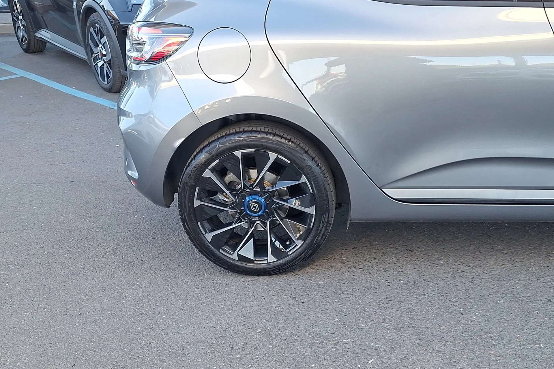 A 2025 RENAULT CLIO 1.0 TCe 90 Esprit Alpine 5dr A 2025 RENAULT CLIO 1.0 TCe 90 Esprit Alpine 5dr