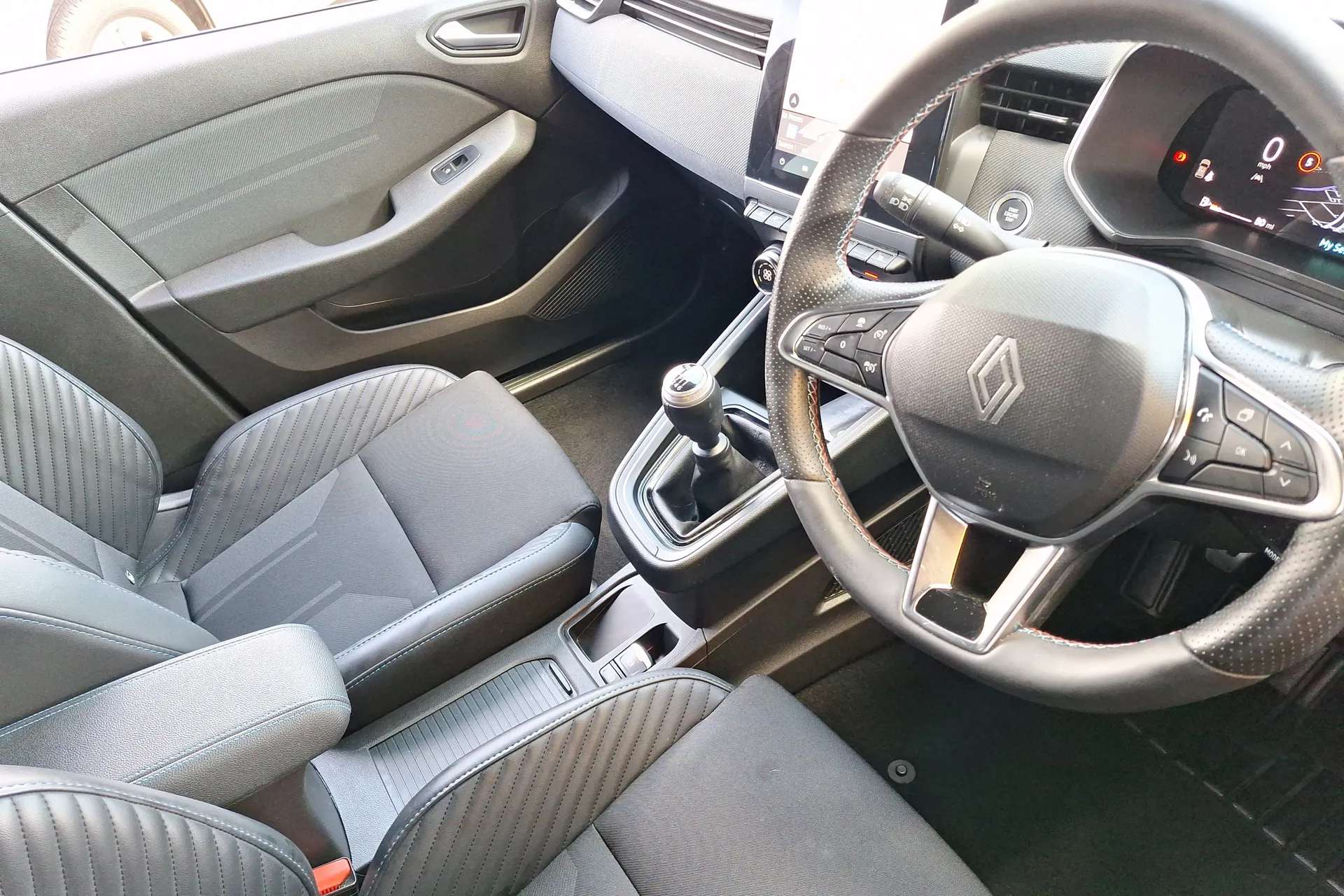 2025 RENAULT CLIO 2025 RENAULT CLIO
