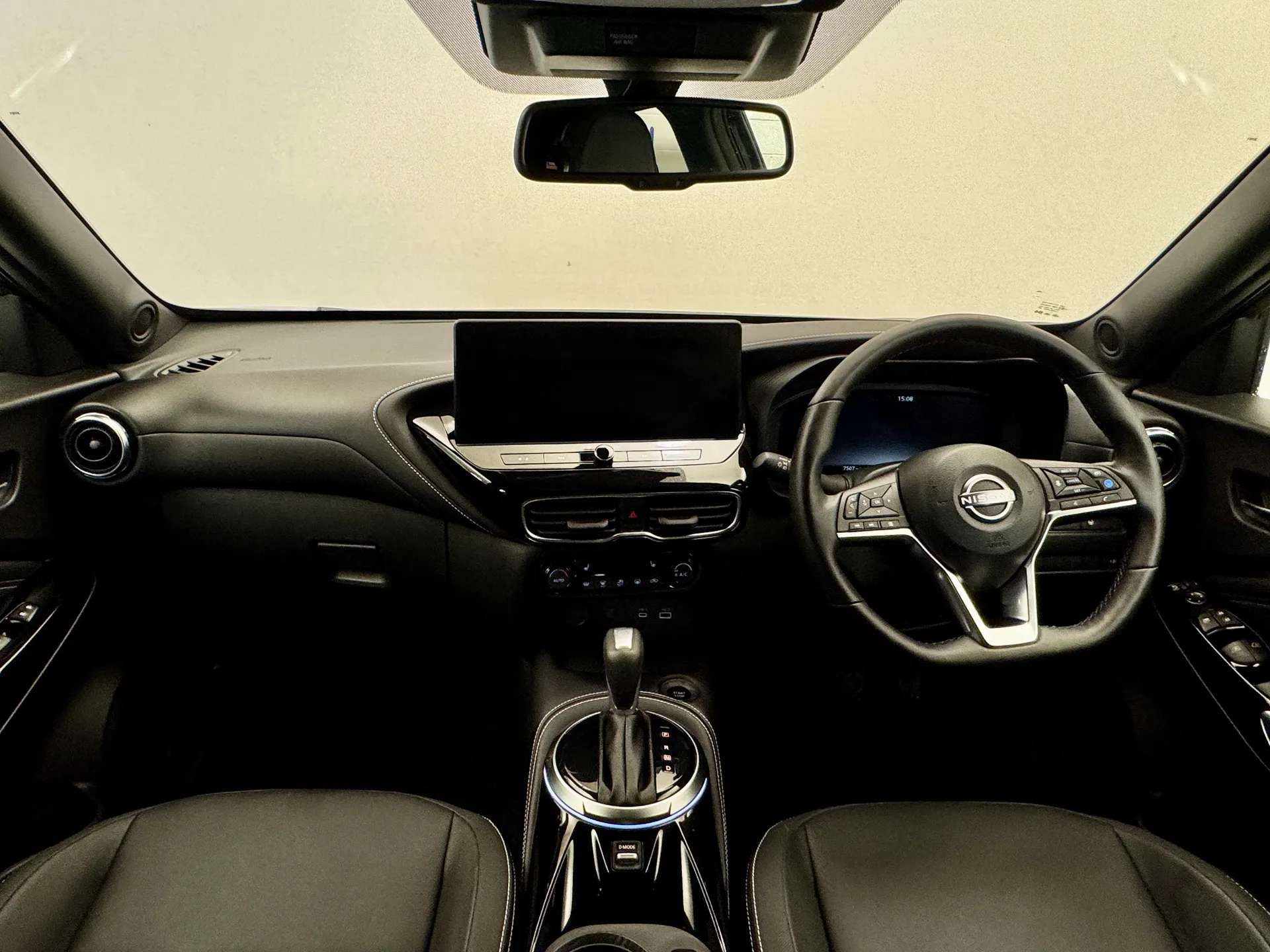 A 2025 NISSAN JUKE 1.6 Hybrid Tekna 5dr Auto A 2025 NISSAN JUKE 1.6 Hybrid Tekna 5dr Auto
