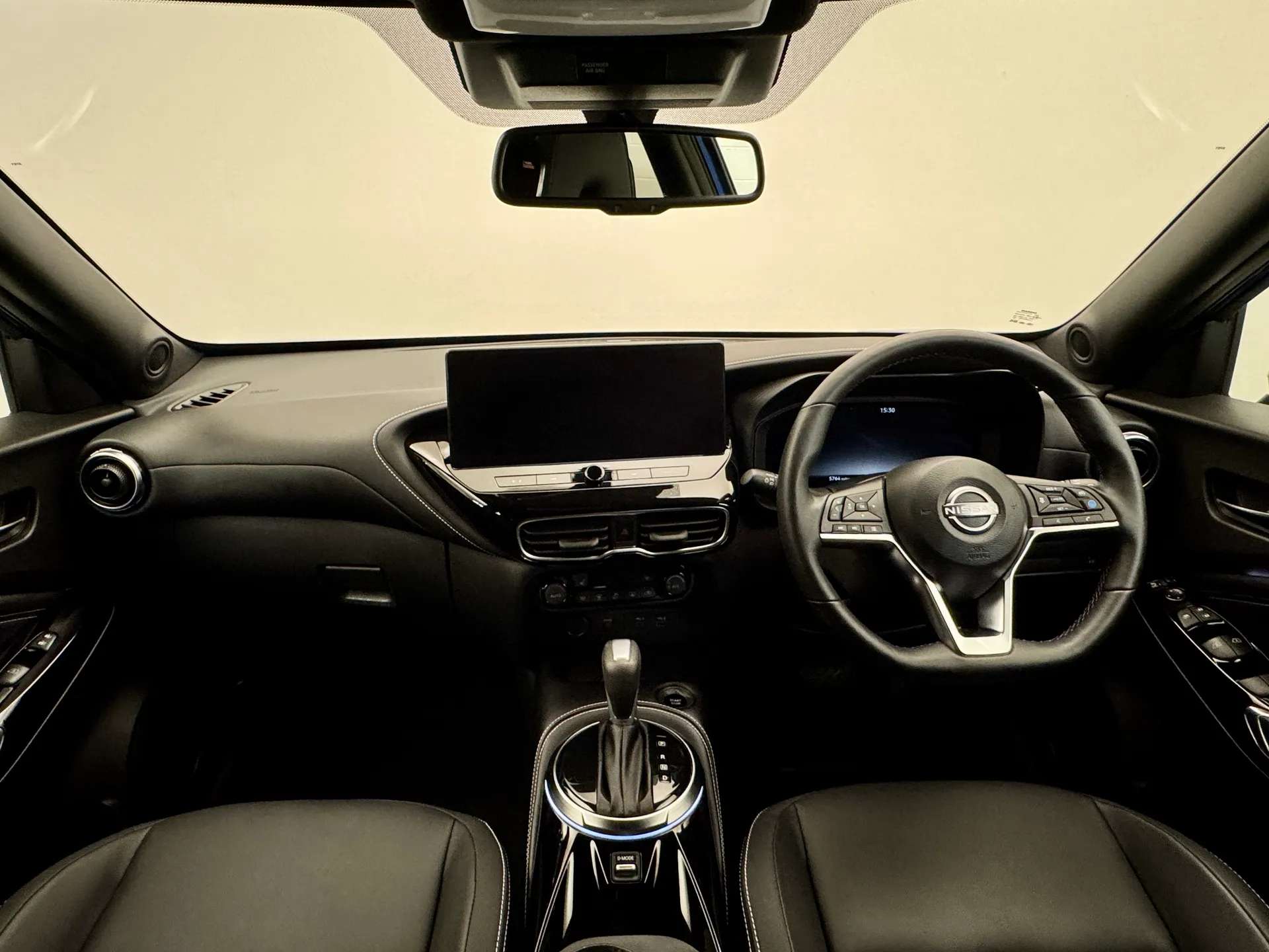 A 2025 NISSAN JUKE 1.6 Hybrid Tekna 5dr Auto A 2025 NISSAN JUKE 1.6 Hybrid Tekna 5dr Auto