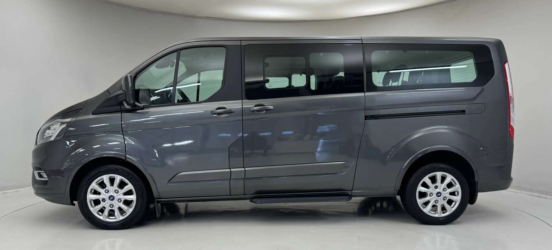 A 2022 FORD TOURNEO CUSTOM 2.0 EcoBlue Hybrid 130ps L/R 8 Seater Titanium A 2022 FORD TOURNEO CUSTOM 2.0 EcoBlue Hybrid 130ps L/R 8 Seater Titanium