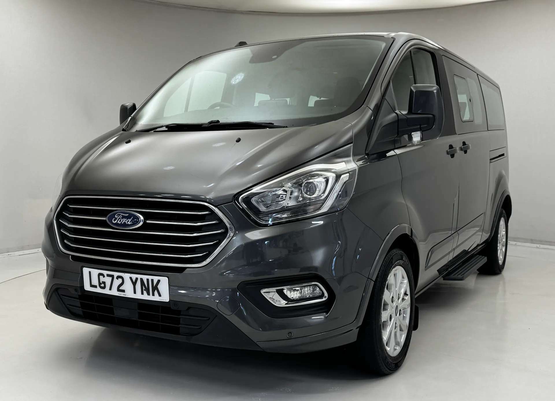 A 2022 FORD TOURNEO CUSTOM 2.0 EcoBlue Hybrid 130ps L/R 8 Seater Titanium A 2022 FORD TOURNEO CUSTOM 2.0 EcoBlue Hybrid 130ps L/R 8 Seater Titanium