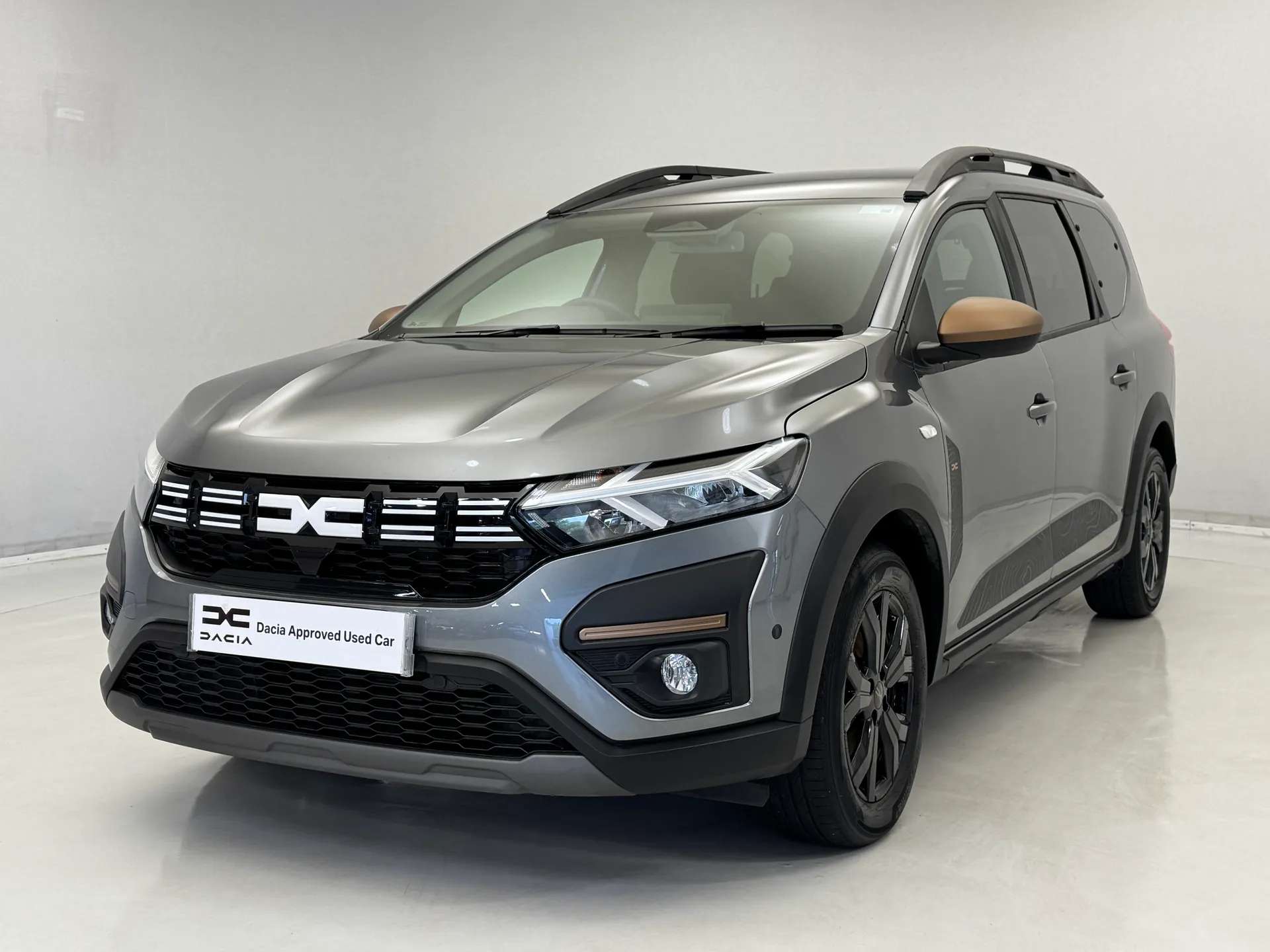 A 2024 DACIA JOGGER 1.6 HEV Extreme 5dr Auto A 2024 DACIA JOGGER 1.6 HEV Extreme 5dr Auto