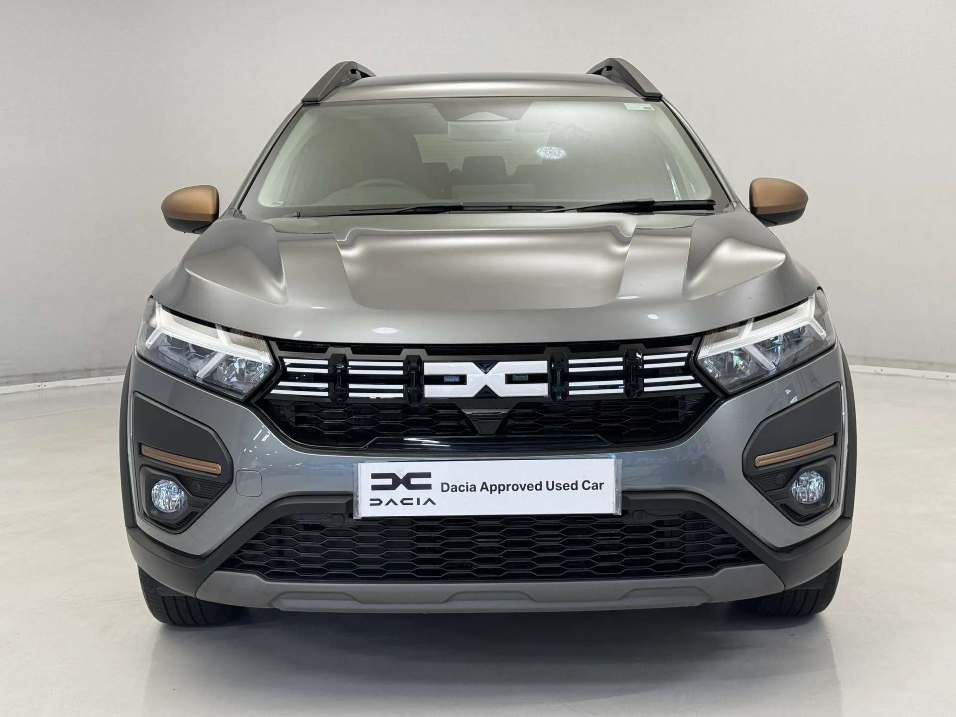 A 2024 DACIA JOGGER 1.6 HEV Extreme 5dr Auto A 2024 DACIA JOGGER 1.6 HEV Extreme 5dr Auto