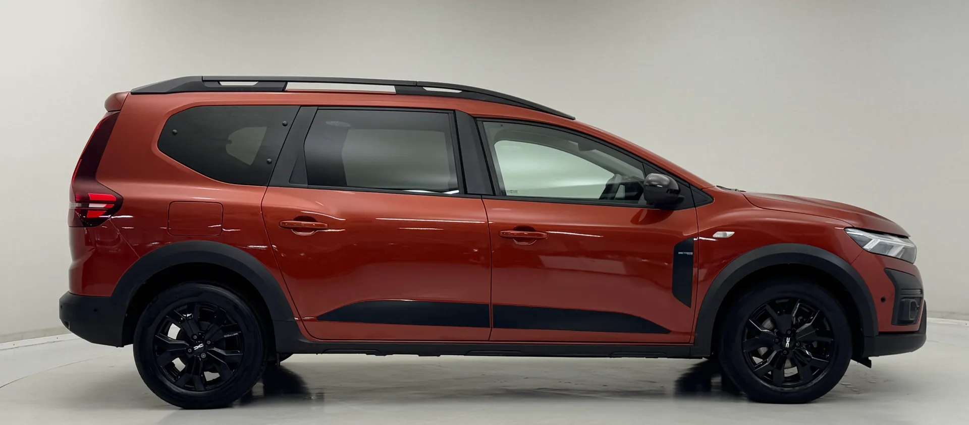A 2023 DACIA JOGGER 1.0 TCe Extreme SE 5dr A 2023 DACIA JOGGER 1.0 TCe Extreme SE 5dr