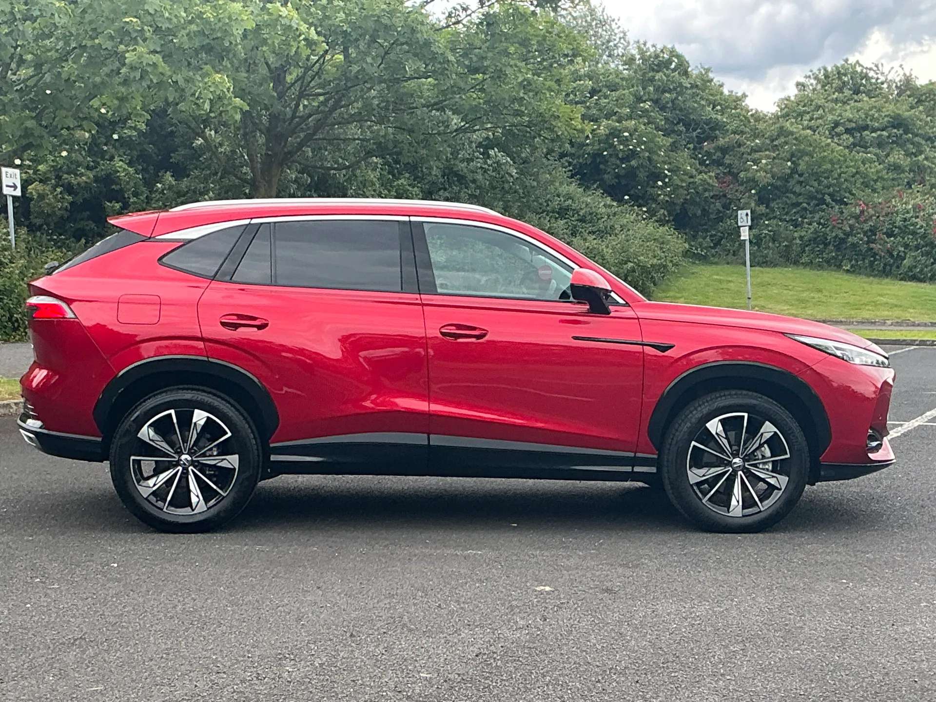 2025 MG HS 2025 MG HS
