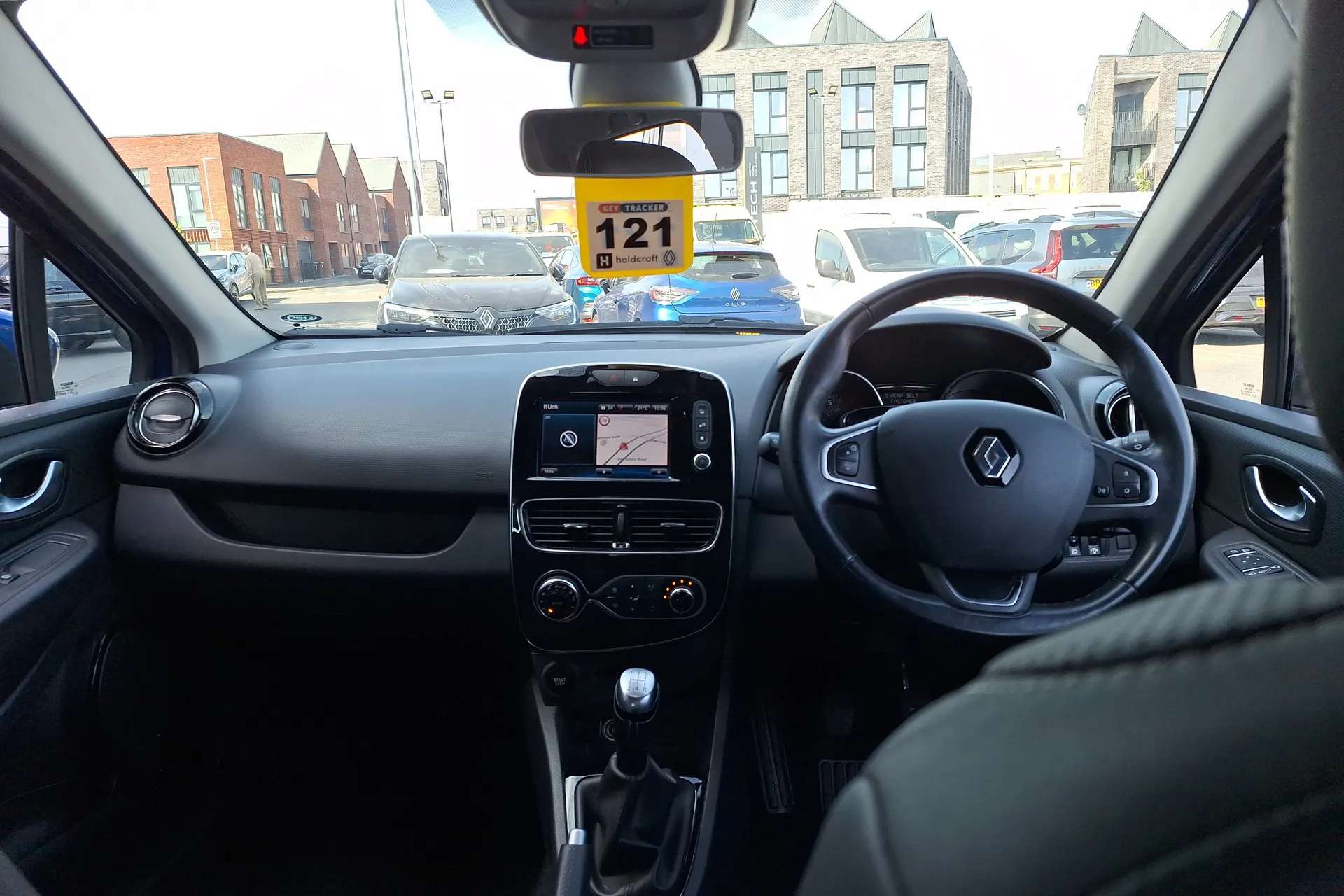 A 2018 RENAULT CLIO 0.9 TCE 90 Signature Nav 5dr A 2018 RENAULT CLIO 0.9 TCE 90 Signature Nav 5dr