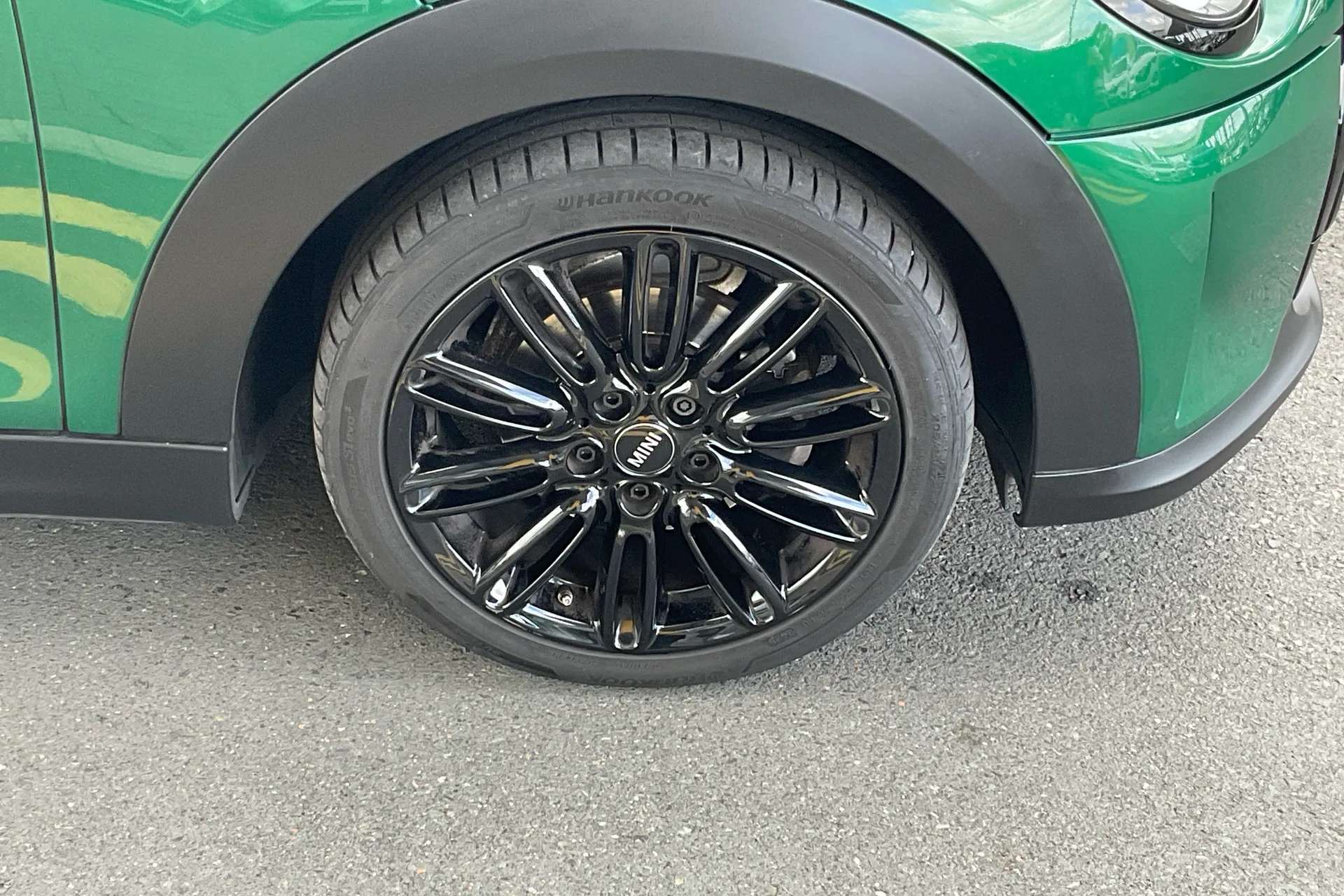 A 2022 MINI HATCH 1.5 Cooper Exclusive 5dr Auto A 2022 MINI HATCH 1.5 Cooper Exclusive 5dr Auto