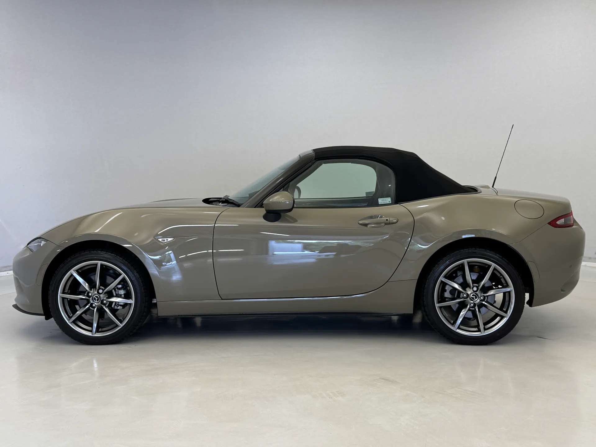 2023 MAZDA MX-5 2023 MAZDA MX-5