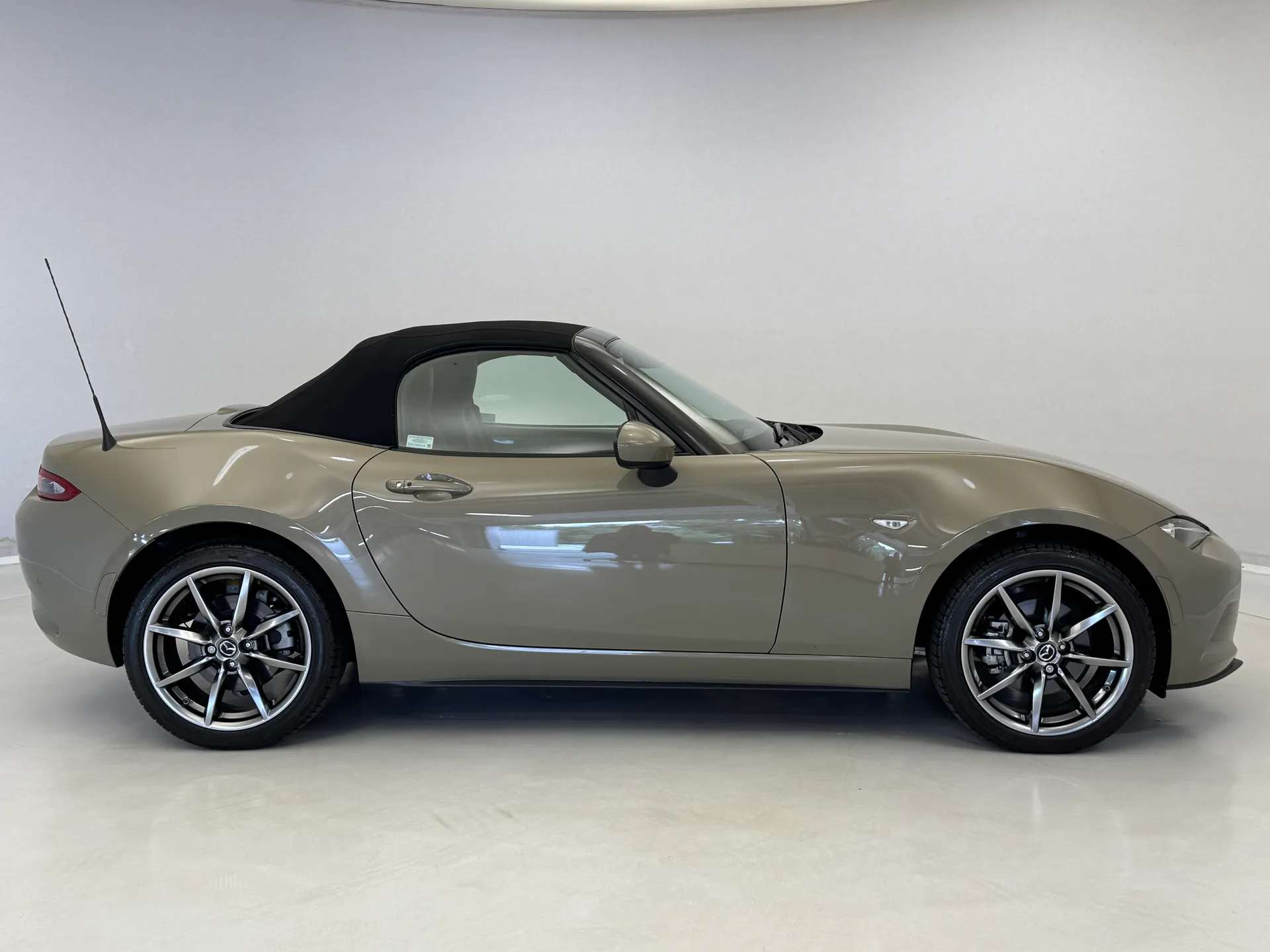 2023 MAZDA MX-5 2023 MAZDA MX-5