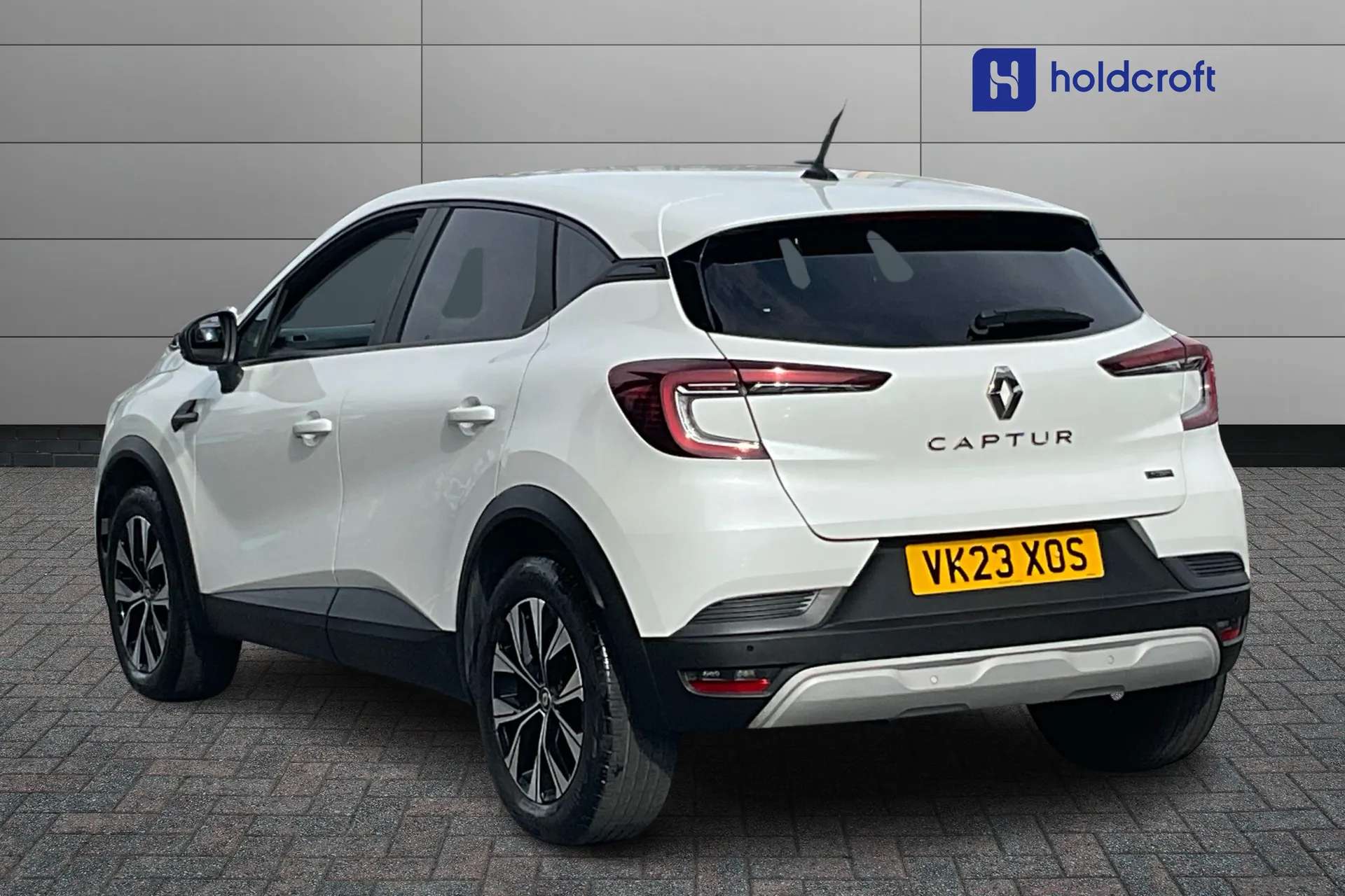A 2023 RENAULT CAPTUR 1.6 E-Tech full hybrid 145 Evolution 5dr Auto A 2023 RENAULT CAPTUR 1.6 E-Tech full hybrid 145 Evolution 5dr Auto
