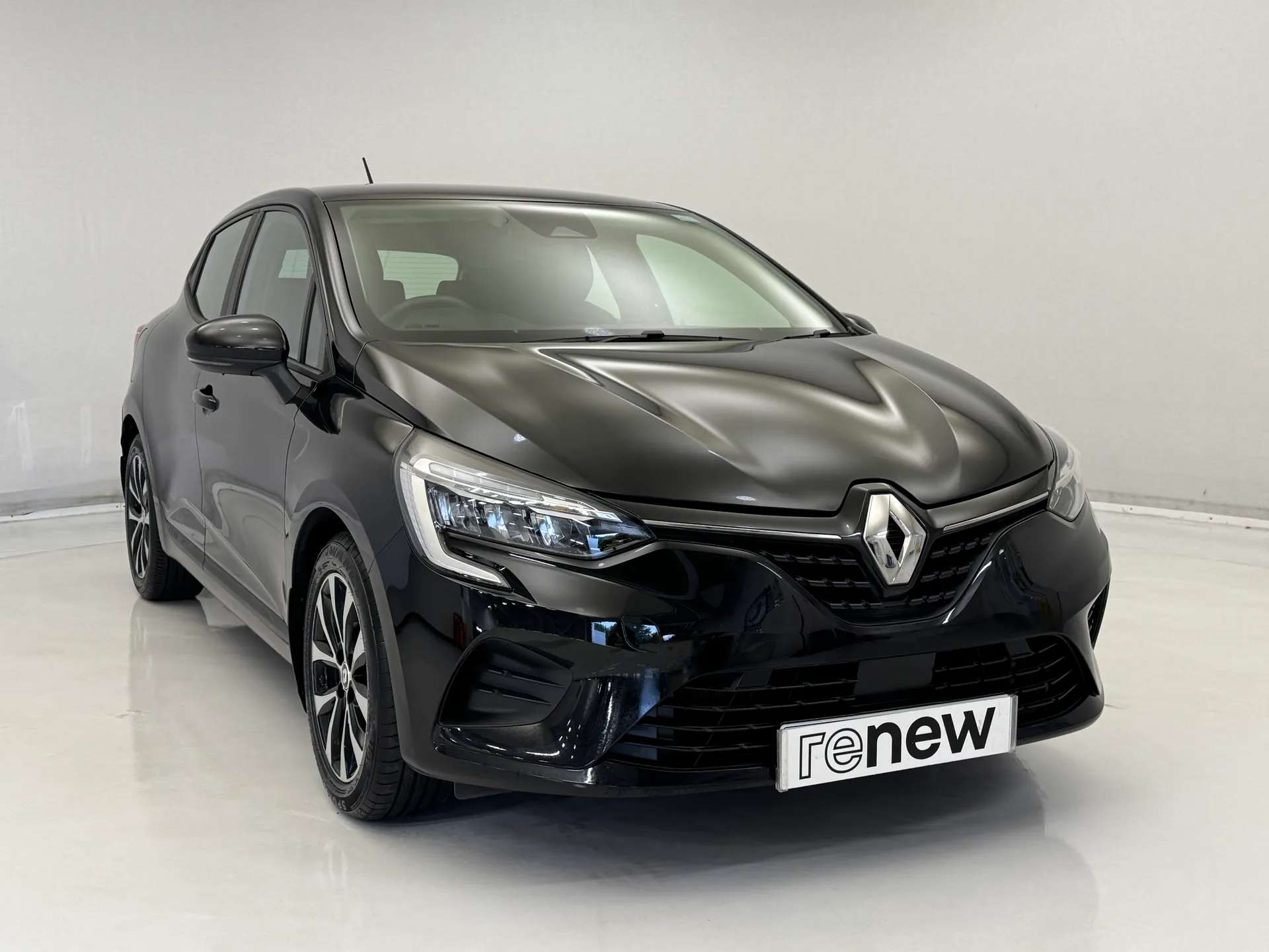 A 2023 RENAULT CLIO 1.6 E-TECH full hybrid 145 Evolution 5dr Auto A 2023 RENAULT CLIO 1.6 E-TECH full hybrid 145 Evolution 5dr Auto