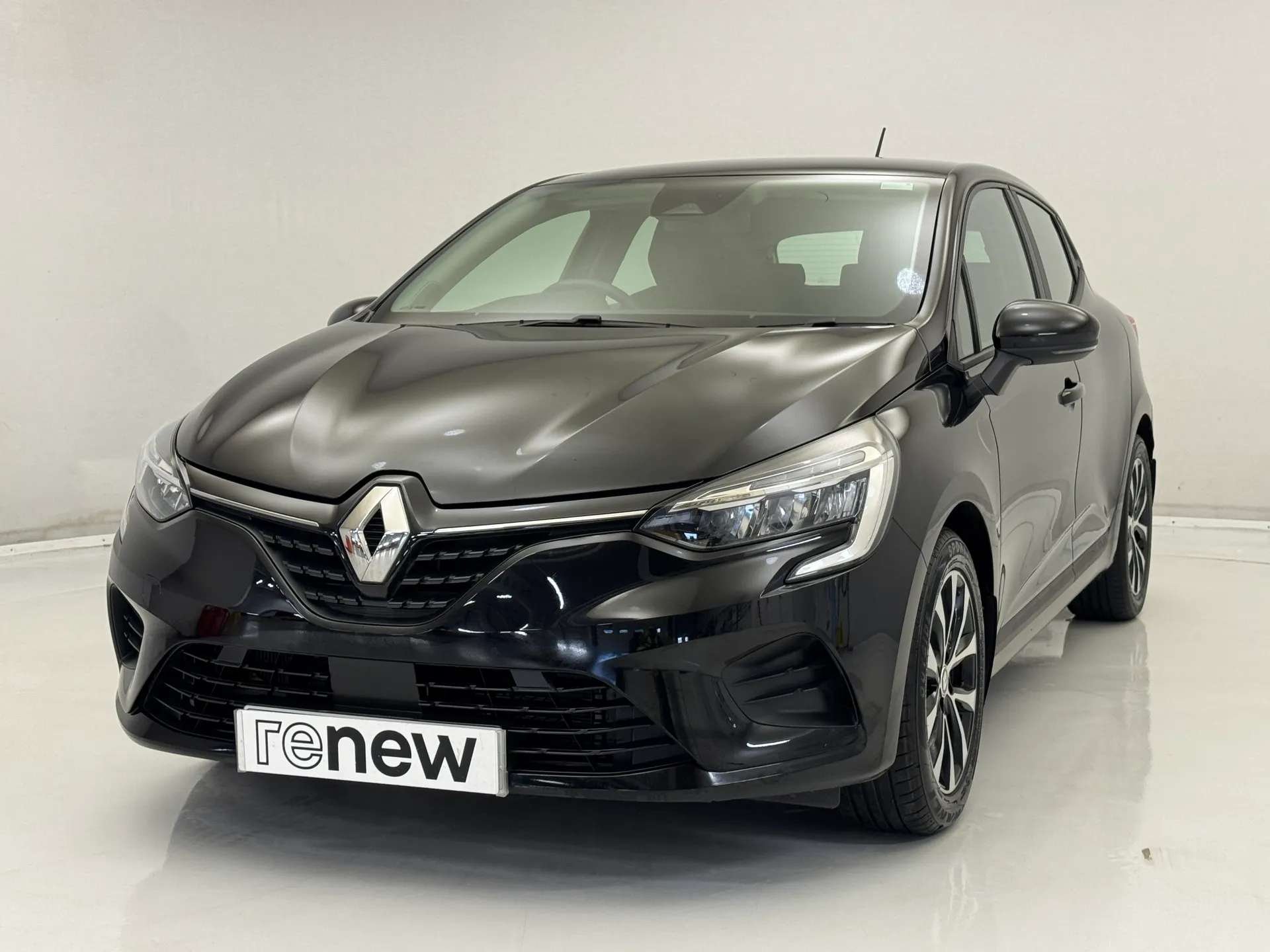 A 2023 RENAULT CLIO 1.6 E-TECH full hybrid 145 Evolution 5dr Auto A 2023 RENAULT CLIO 1.6 E-TECH full hybrid 145 Evolution 5dr Auto
