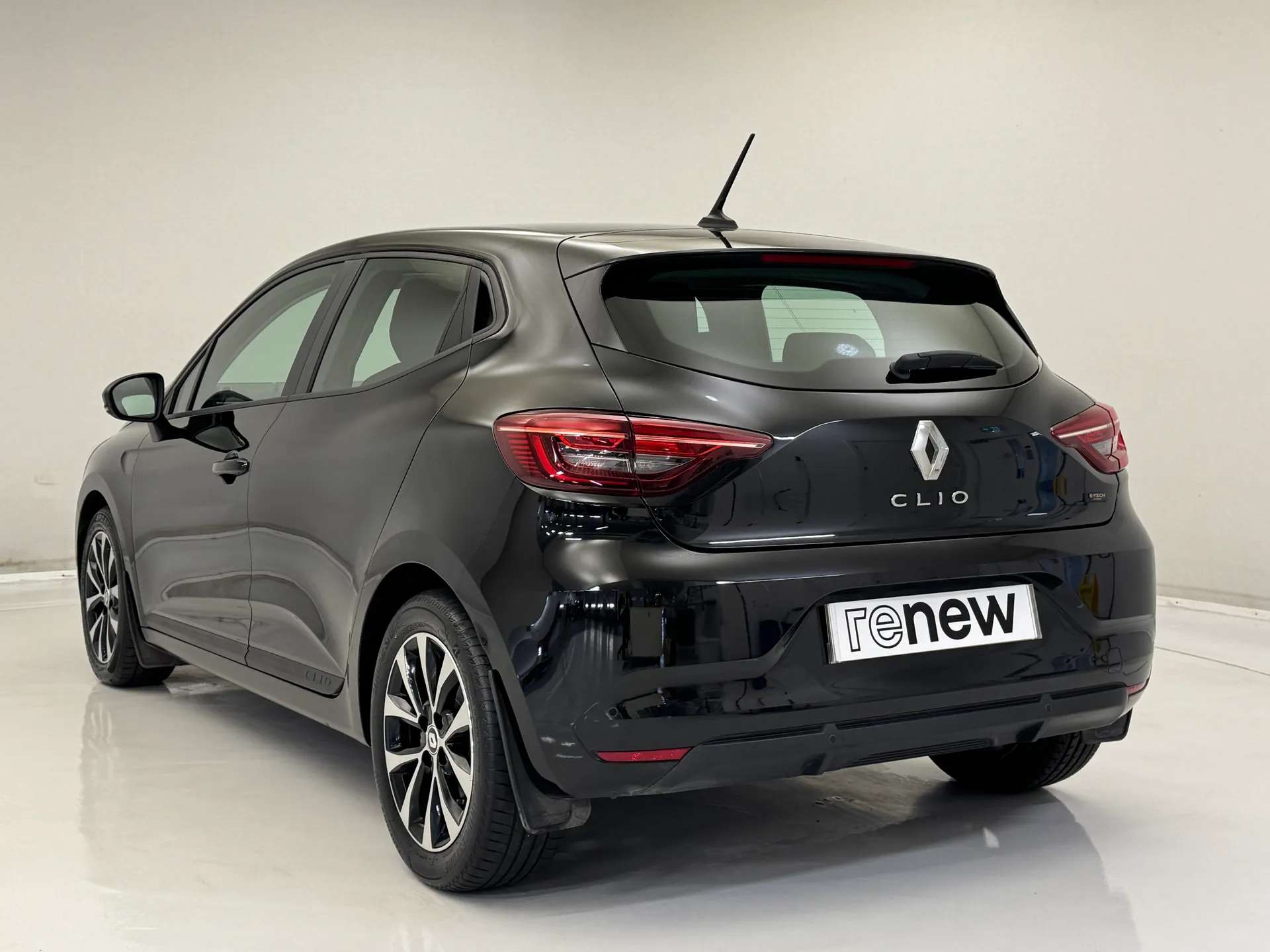 A 2023 RENAULT CLIO 1.6 E-TECH full hybrid 145 Evolution 5dr Auto A 2023 RENAULT CLIO 1.6 E-TECH full hybrid 145 Evolution 5dr Auto