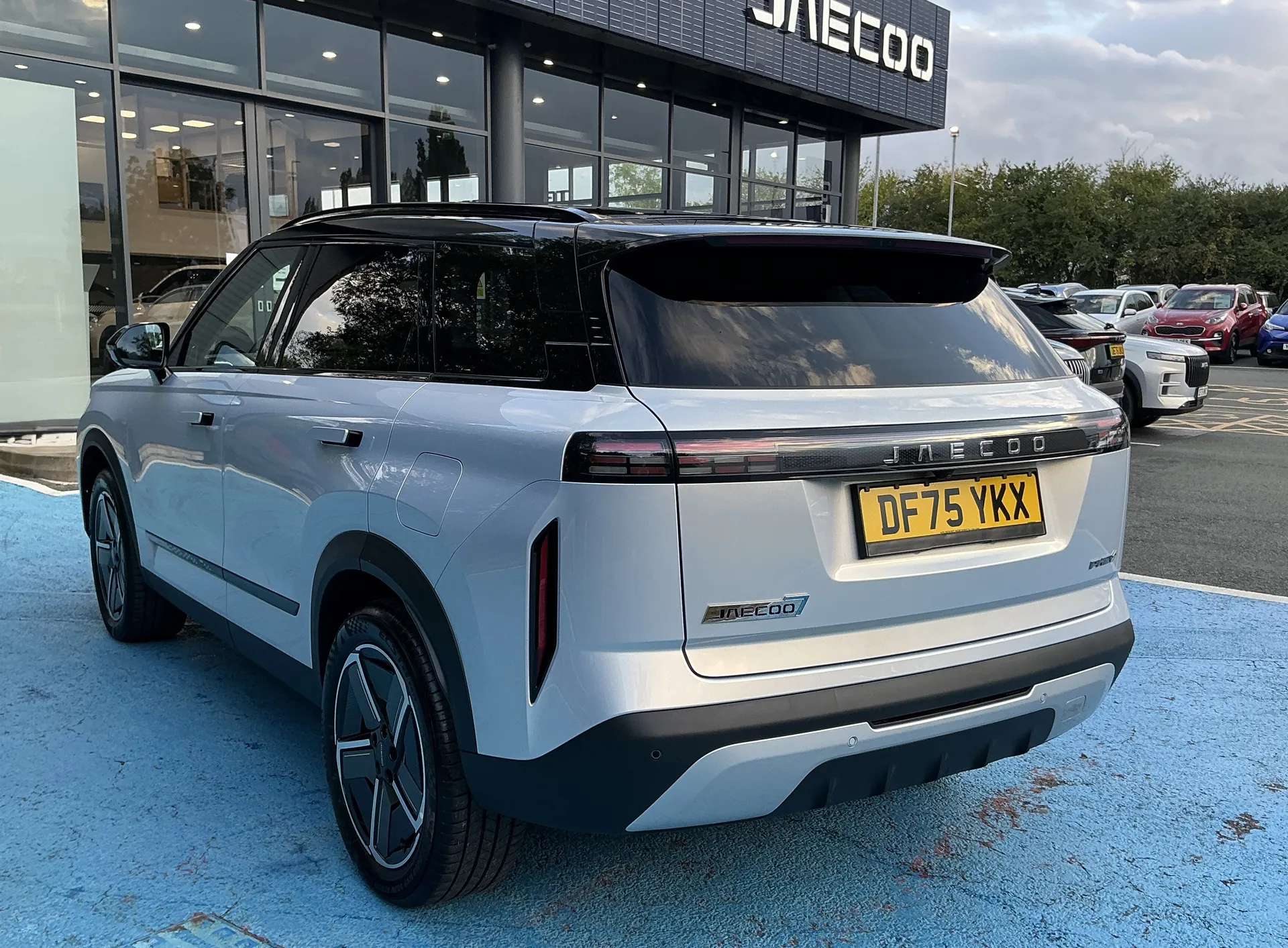 A 2025 JAECOO 7 1.5T SHS-P Luxury 5dr Auto A 2025 JAECOO 7 1.5T SHS-P Luxury 5dr Auto