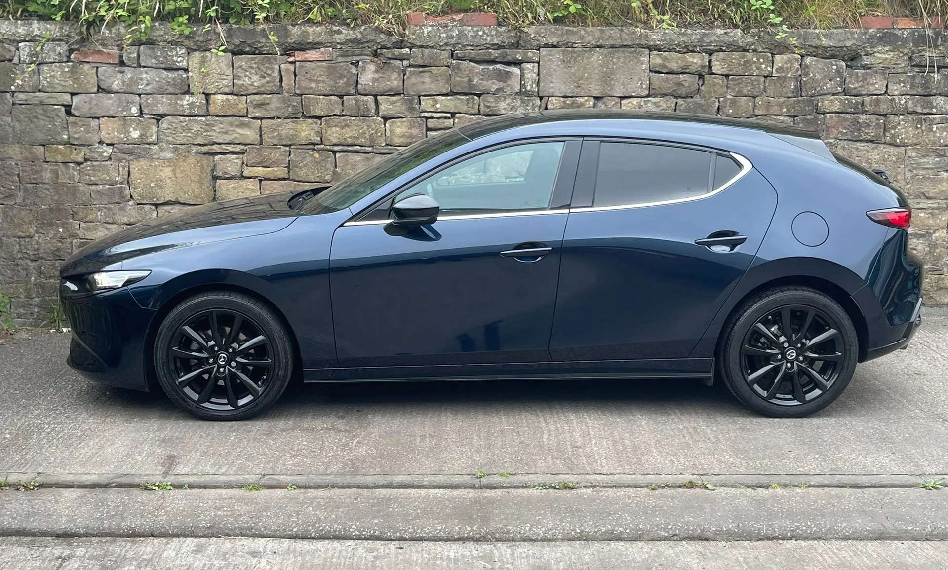 A 2024 MAZDA MAZDA3 2.0 e-Skyactiv G MHEV Homura 5dr âAPPLE CAR PLAYâHEATED SEATSâ A 2024 MAZDA MAZDA3 2.0 e-Skyactiv G MHEV Homura 5dr âAPPLE CAR PLAYâHEATED SEATSâ