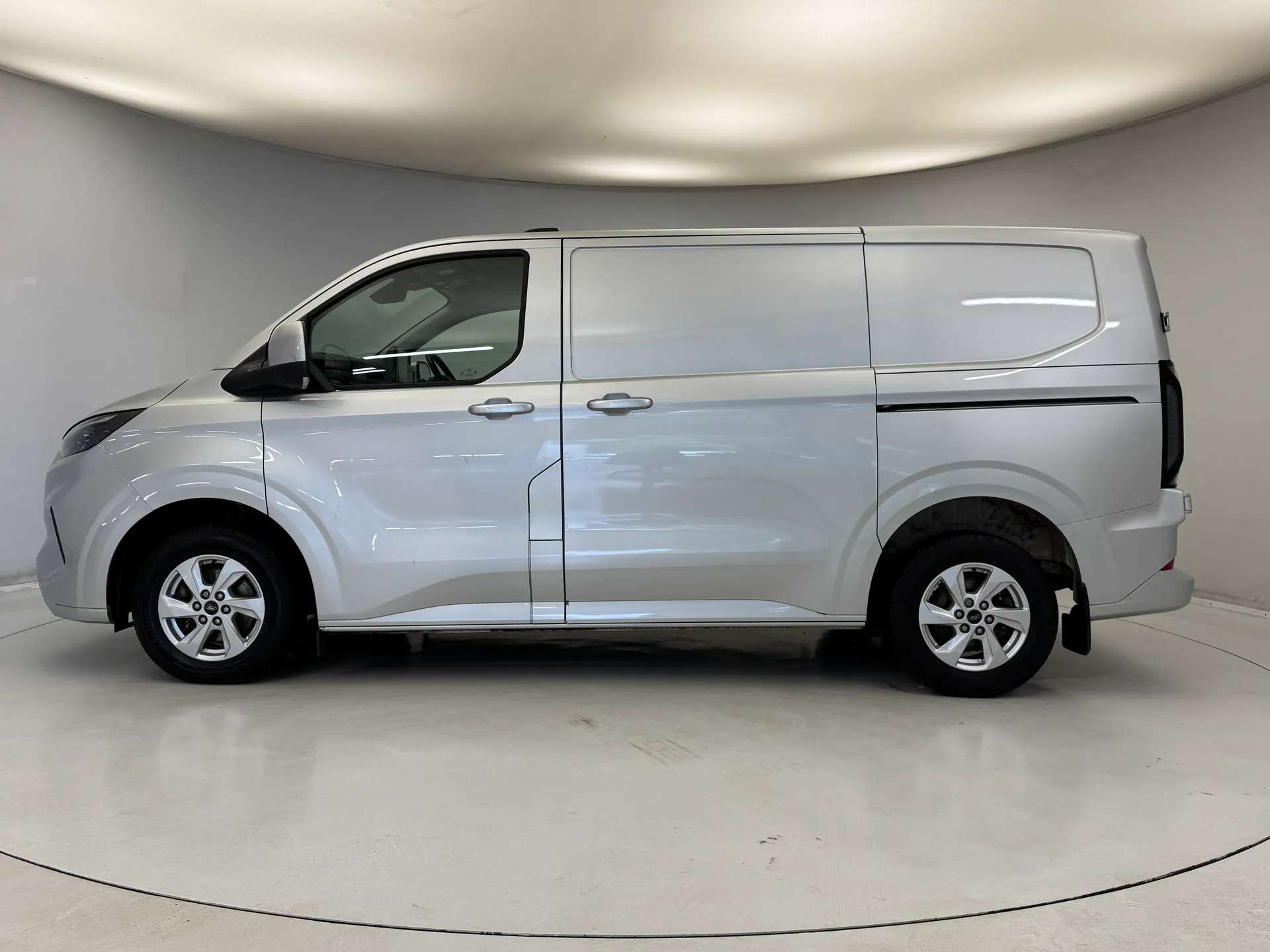 A 2024 FORD TRANSIT CUSTOM 2.0 EcoBlue 136ps H1 Van Limited A 2024 FORD TRANSIT CUSTOM 2.0 EcoBlue 136ps H1 Van Limited