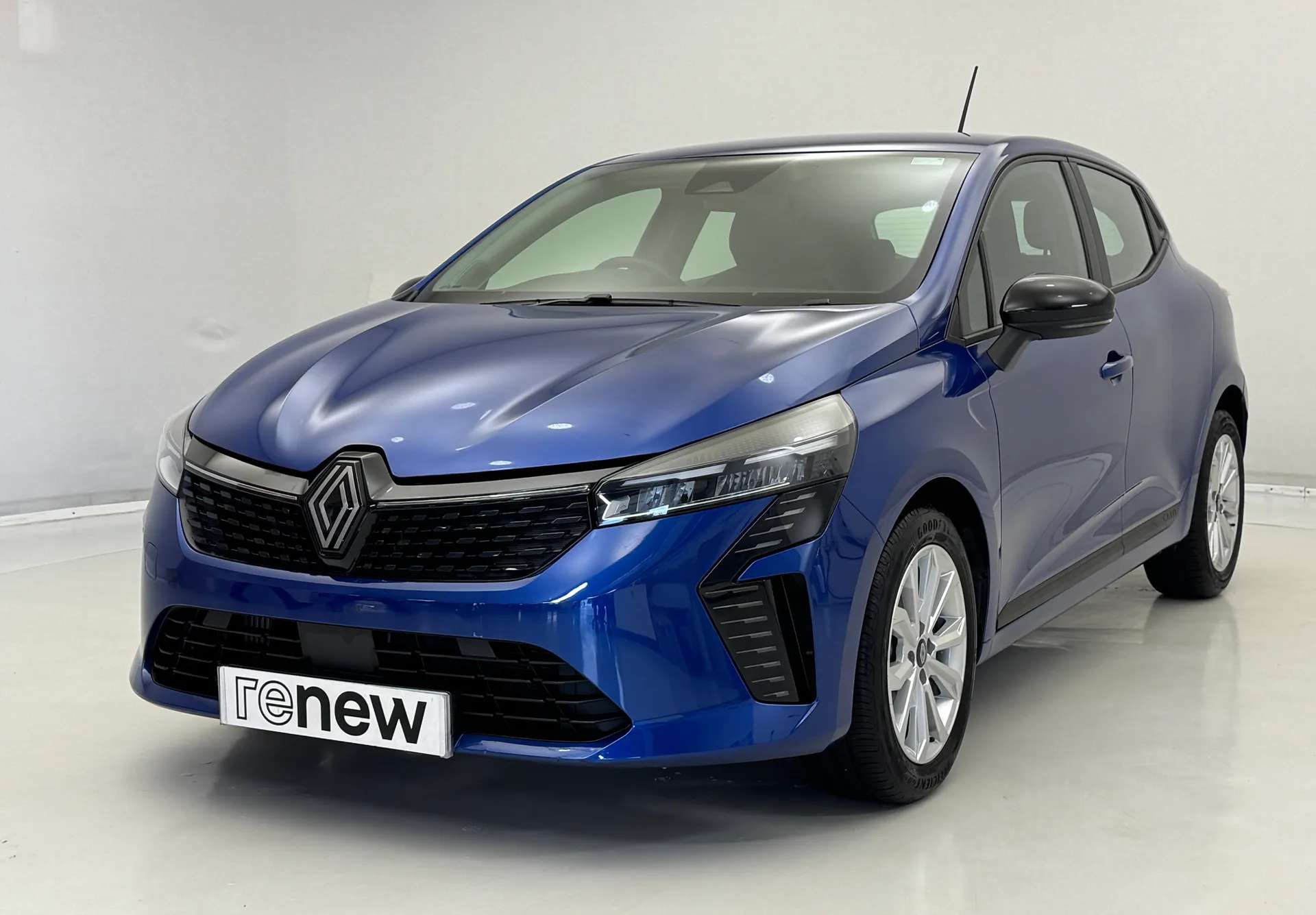 A 2024 RENAULT CLIO 1.0 TCe 90 Evolution 5dr A 2024 RENAULT CLIO 1.0 TCe 90 Evolution 5dr