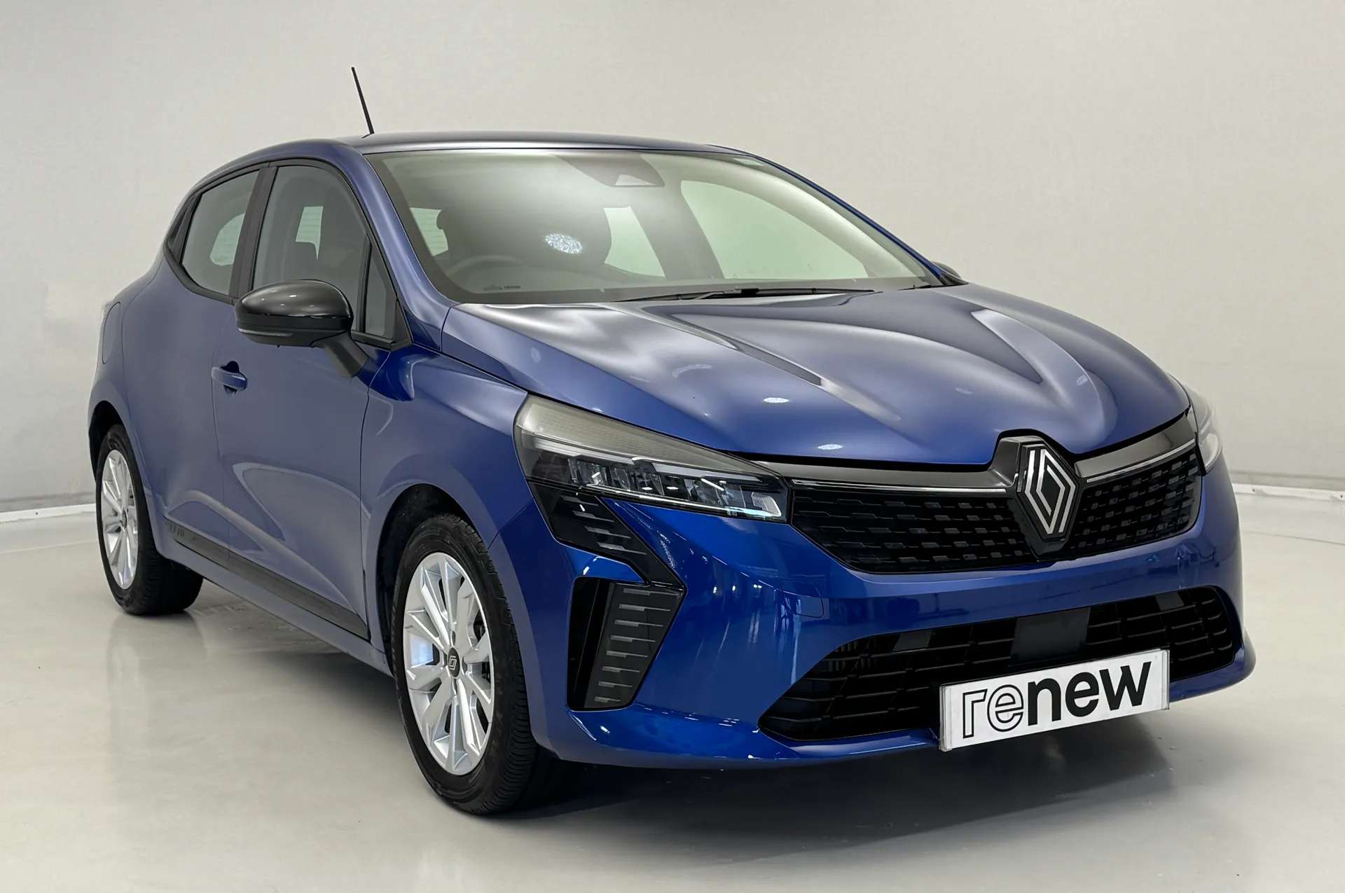 A 2024 RENAULT CLIO 1.0 TCe 90 Evolution 5dr A 2024 RENAULT CLIO 1.0 TCe 90 Evolution 5dr