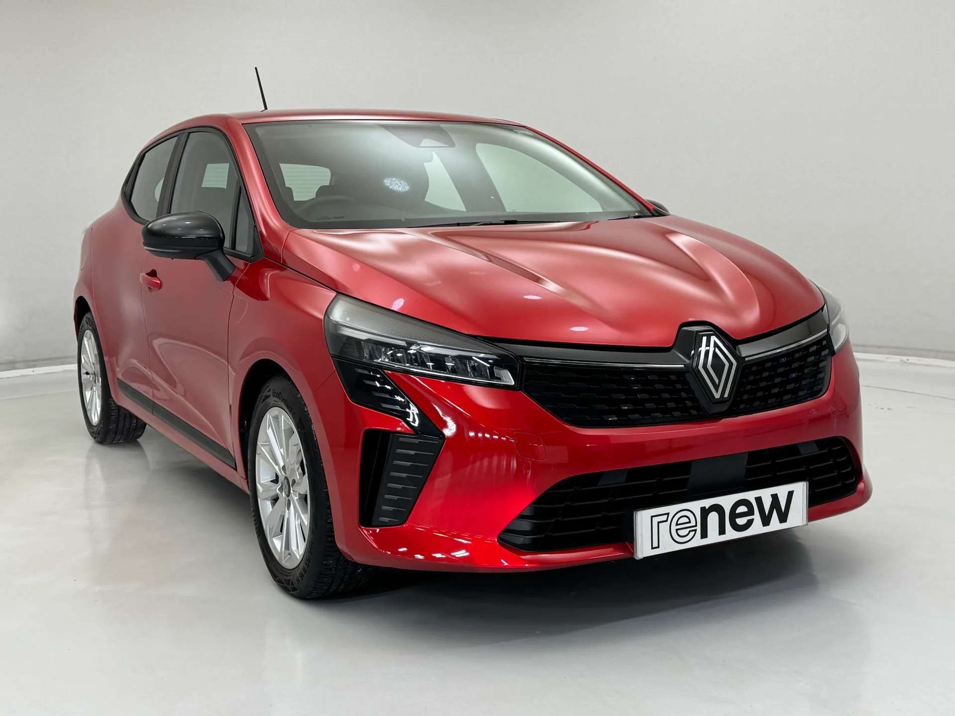 A 2024 RENAULT CLIO 1.0 TCe 90 Evolution 5dr A 2024 RENAULT CLIO 1.0 TCe 90 Evolution 5dr