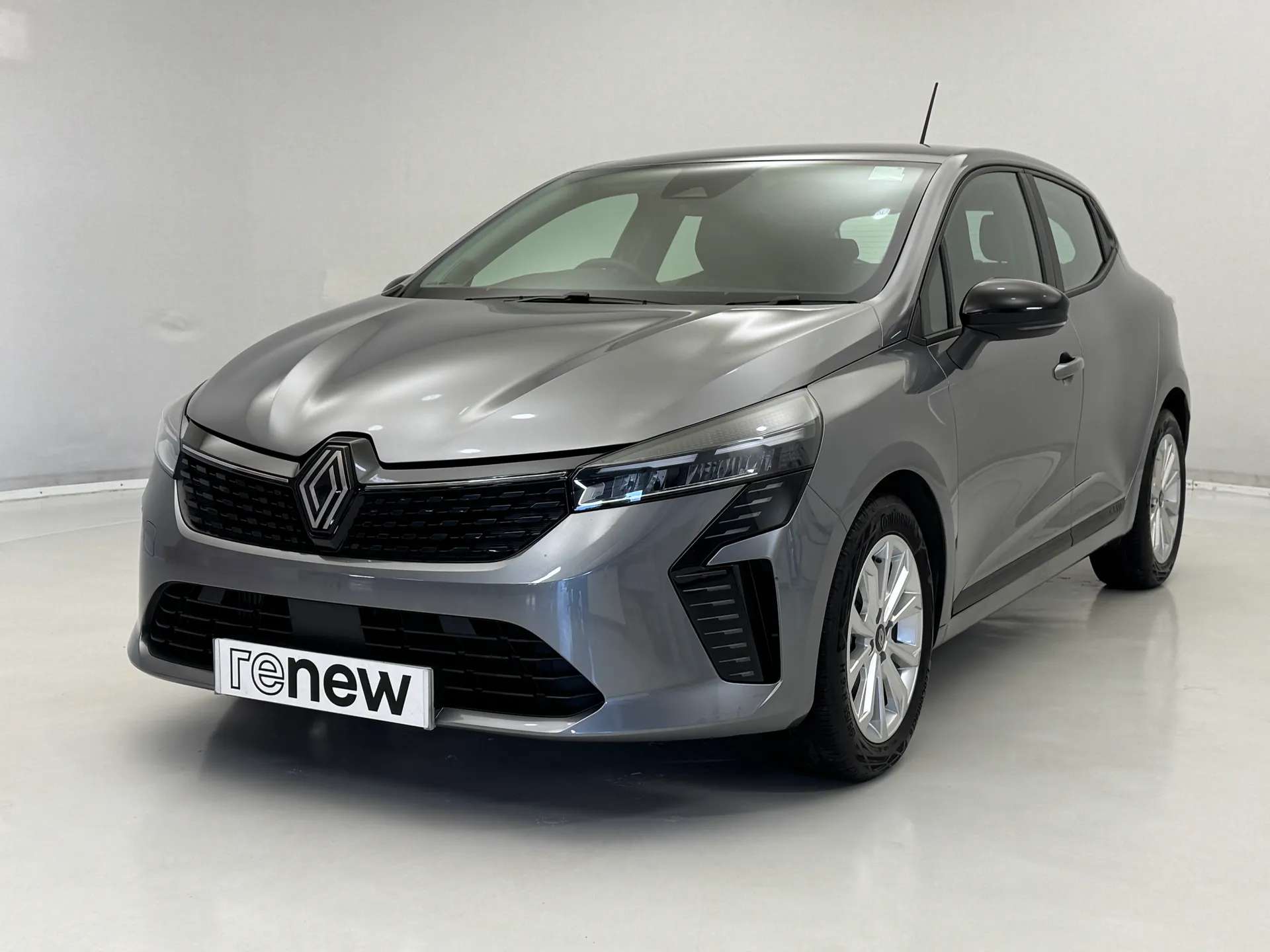 A 2024 RENAULT CLIO 1.0 TCe 90 Evolution 5dr A 2024 RENAULT CLIO 1.0 TCe 90 Evolution 5dr