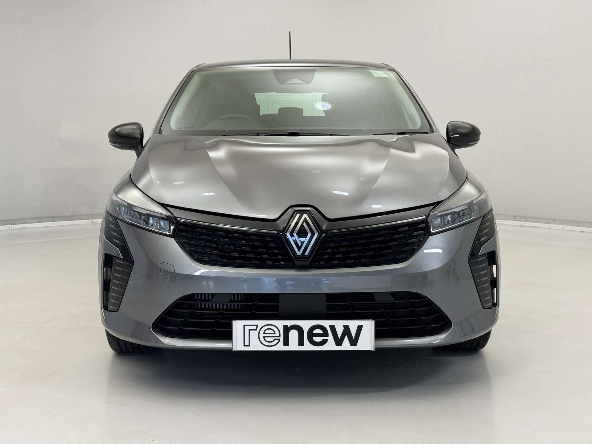 A 2024 RENAULT CLIO 1.0 TCe 90 Evolution 5dr A 2024 RENAULT CLIO 1.0 TCe 90 Evolution 5dr