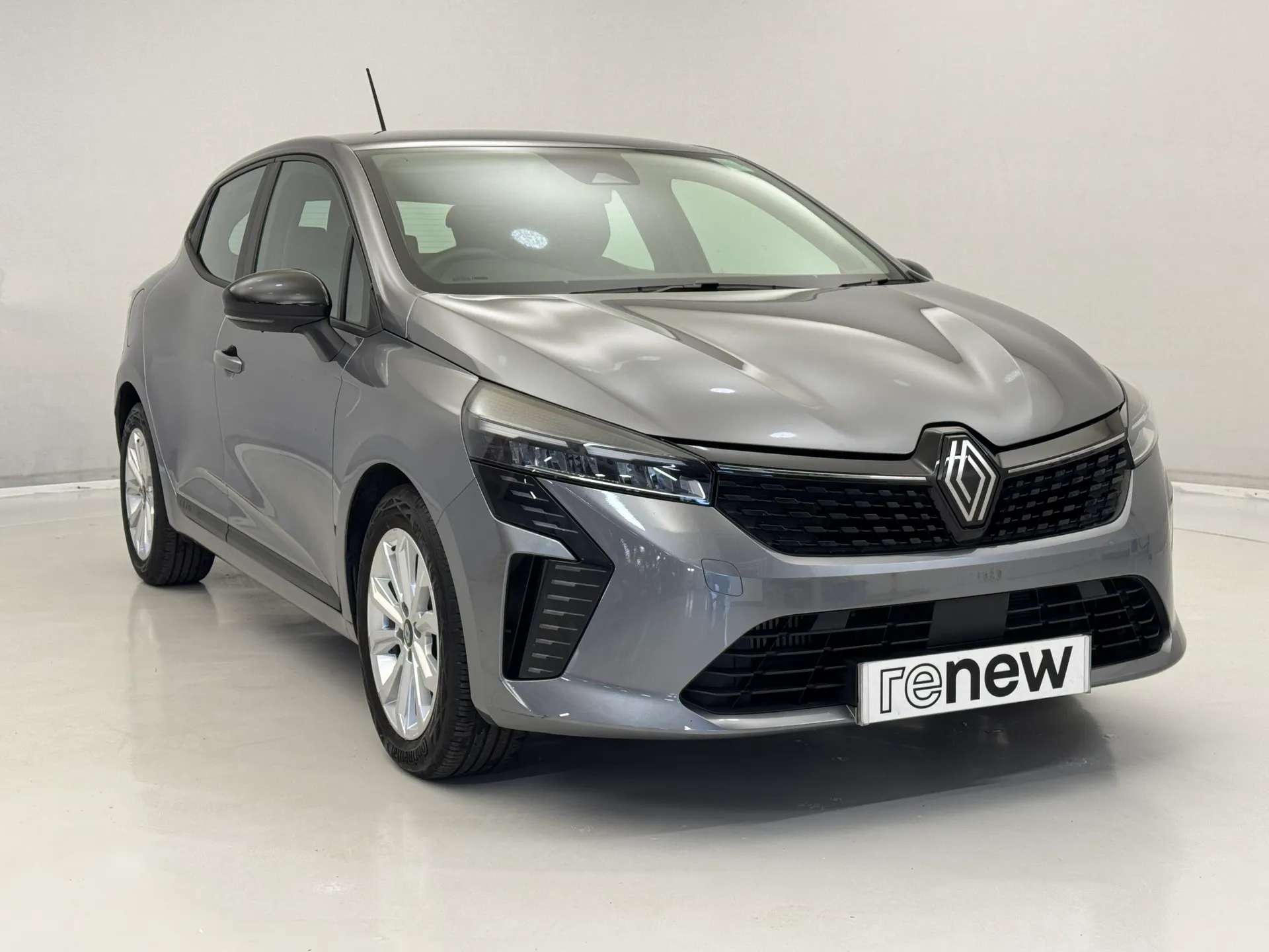 A 2024 RENAULT CLIO 1.0 TCe 90 Evolution 5dr A 2024 RENAULT CLIO 1.0 TCe 90 Evolution 5dr