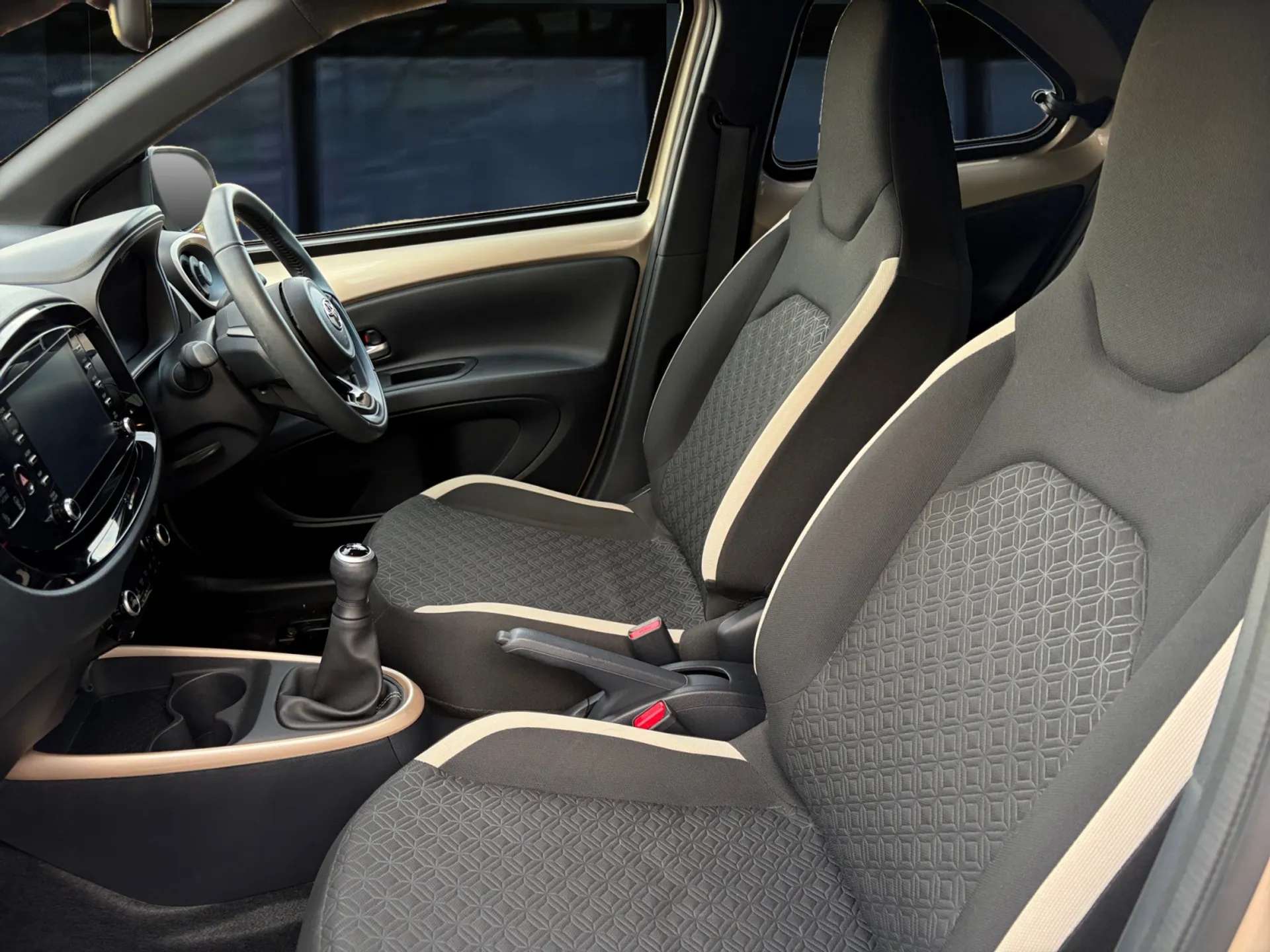 2023 TOYOTA AYGO X 2023 TOYOTA AYGO X