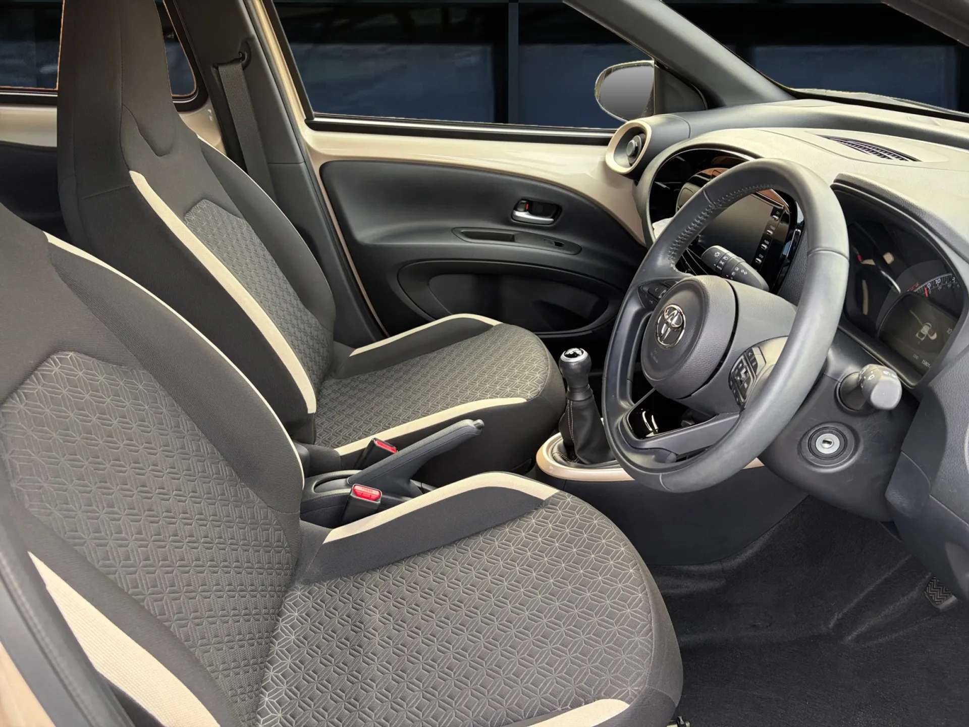 2023 TOYOTA AYGO X 2023 TOYOTA AYGO X