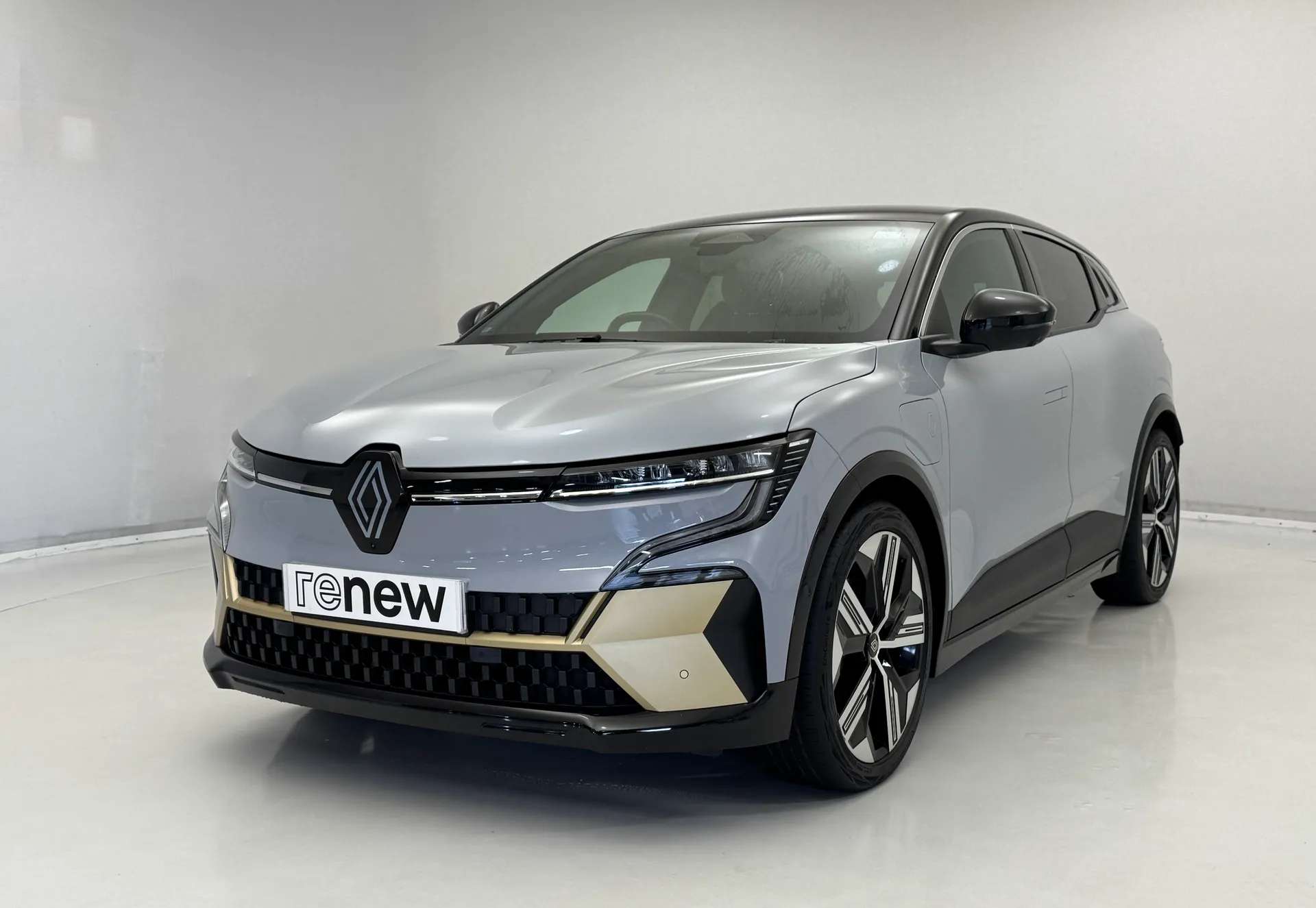A 2023 RENAULT MEGANE E-TECH EV60 160kW Launch Edition 60kWh OC 5dr Auto A 2023 RENAULT MEGANE E-TECH EV60 160kW Launch Edition 60kWh OC 5dr Auto