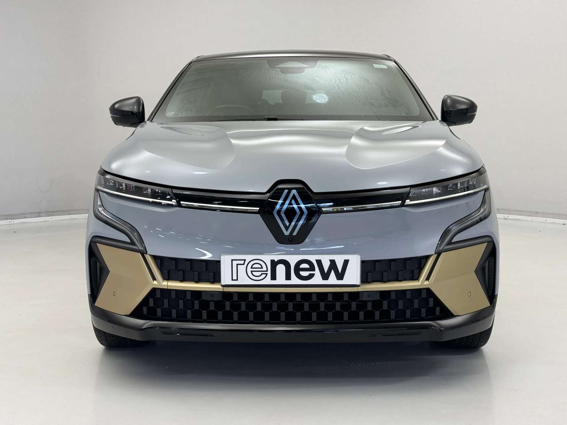 A 2023 RENAULT MEGANE E-TECH EV60 160kW Launch Edition 60kWh OC 5dr Auto A 2023 RENAULT MEGANE E-TECH EV60 160kW Launch Edition 60kWh OC 5dr Auto