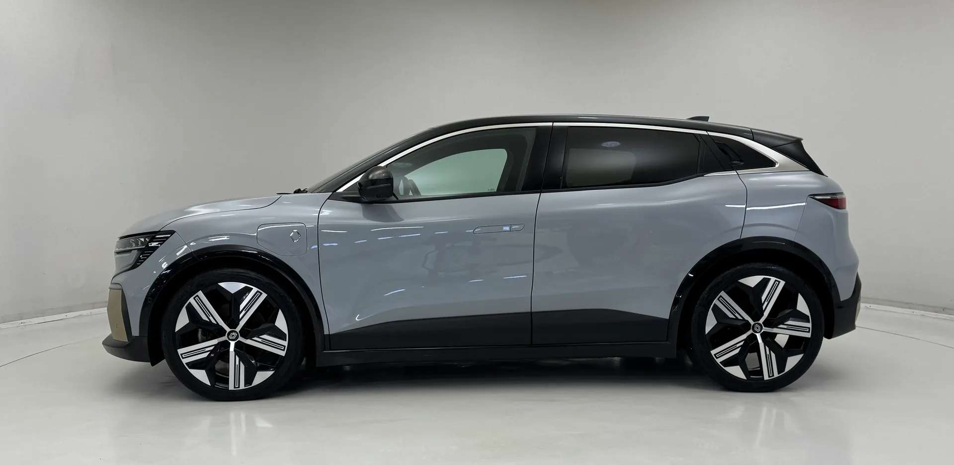 A 2022 RENAULT MEGANE E-TECH EV60 160kW Launch Edition 60kWh OC 5dr Auto A 2022 RENAULT MEGANE E-TECH EV60 160kW Launch Edition 60kWh OC 5dr Auto