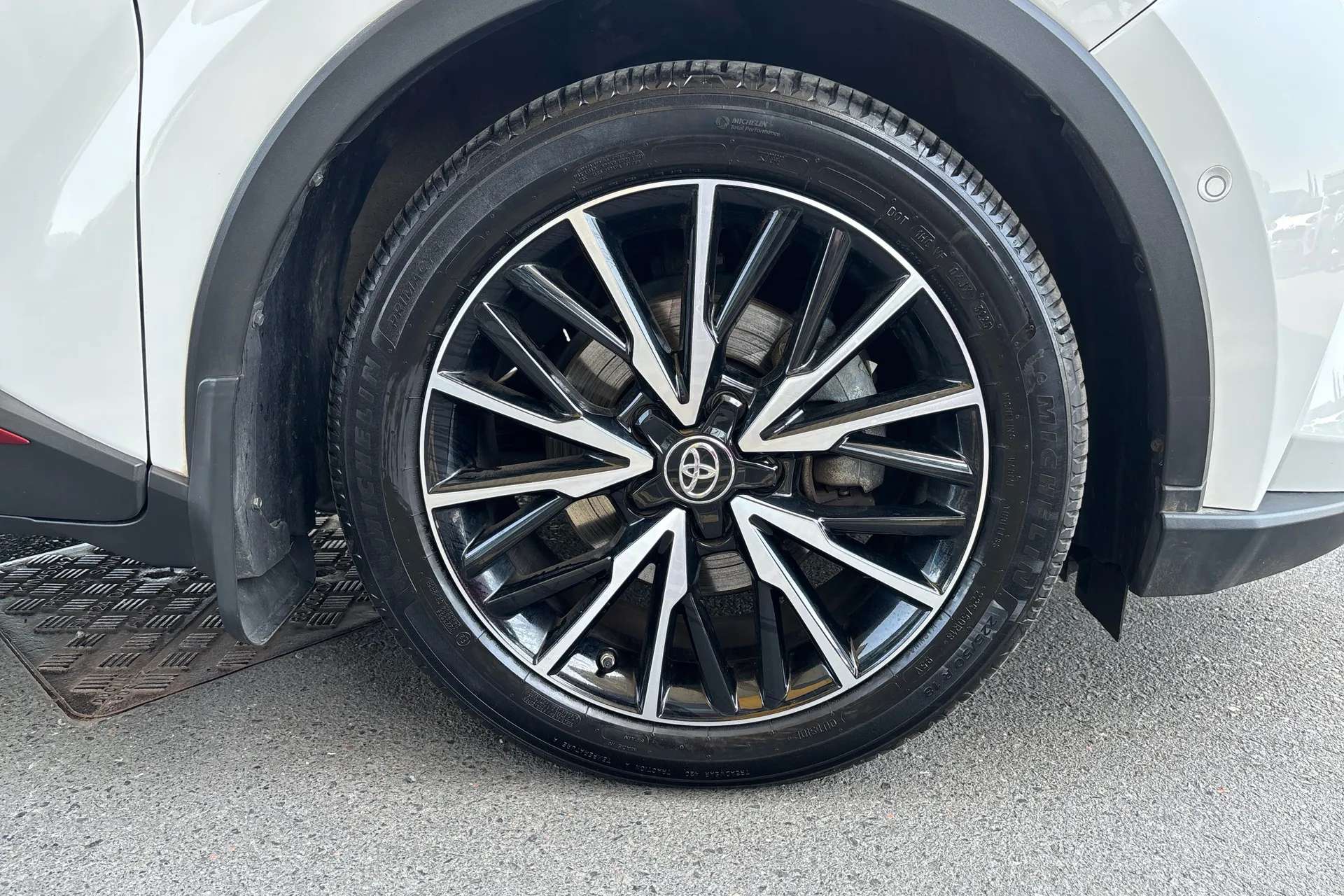 A 2020 TOYOTA C-HR 1.8 Hybrid Excel 5dr CVT A 2020 TOYOTA C-HR 1.8 Hybrid Excel 5dr CVT
