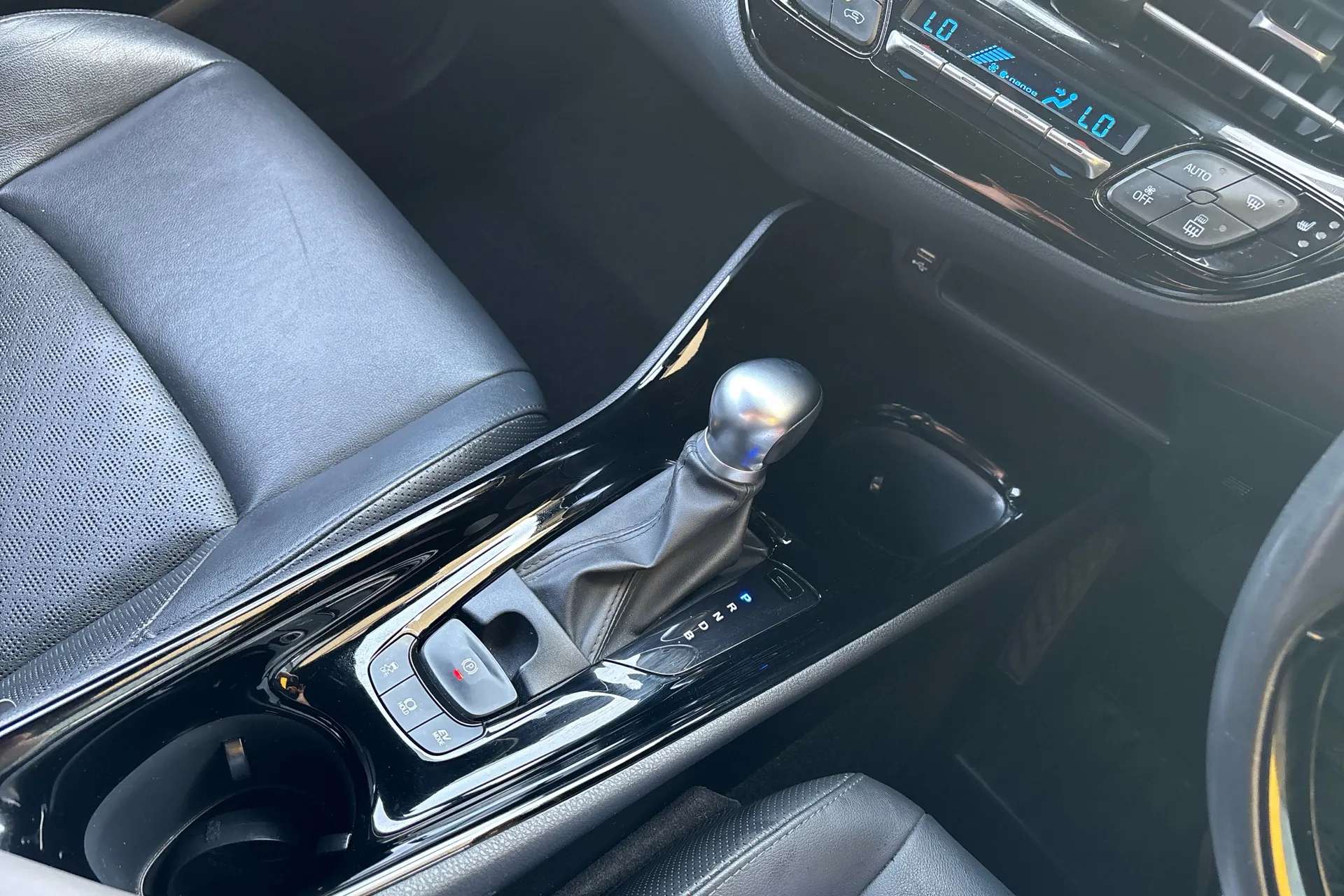 2020 TOYOTA C-HR 2020 TOYOTA C-HR