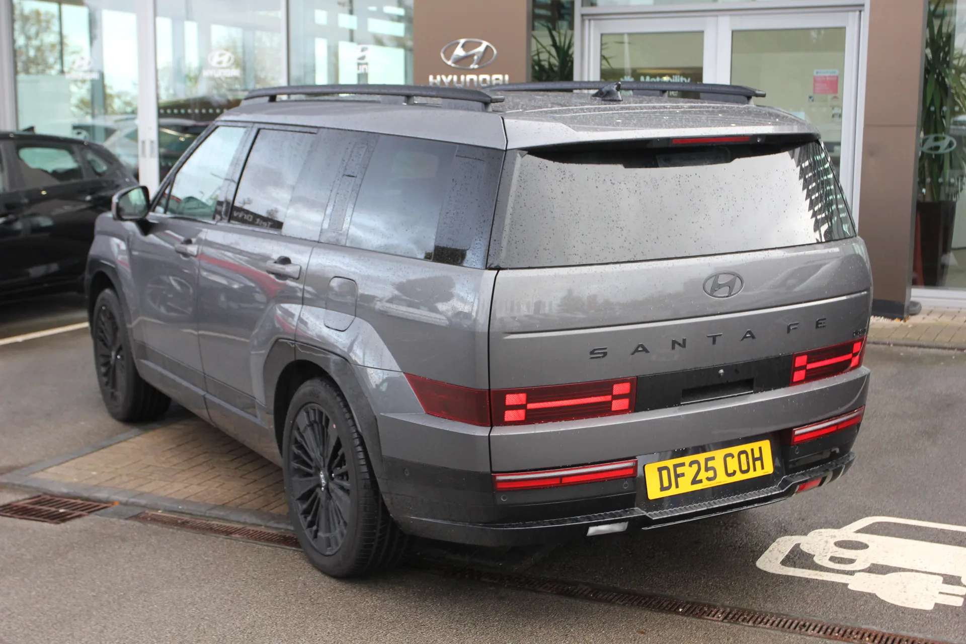 A 2025 HYUNDAI SANTA FE 1.6 TGDi Plug-in Hybrid Calligraphy 5dr 4WD Auto A 2025 HYUNDAI SANTA FE 1.6 TGDi Plug-in Hybrid Calligraphy 5dr 4WD Auto