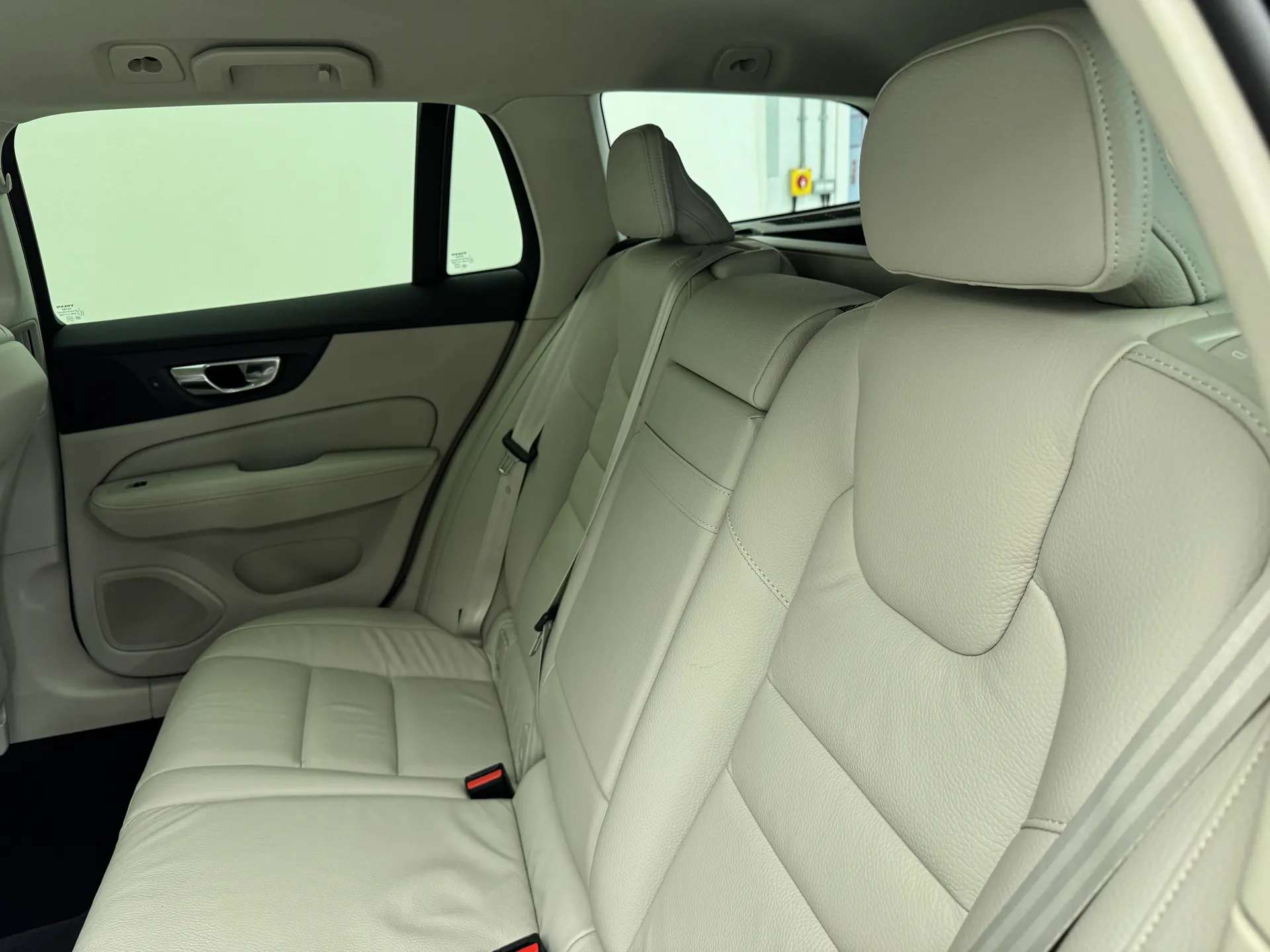 2021 VOLVO V60 2021 VOLVO V60