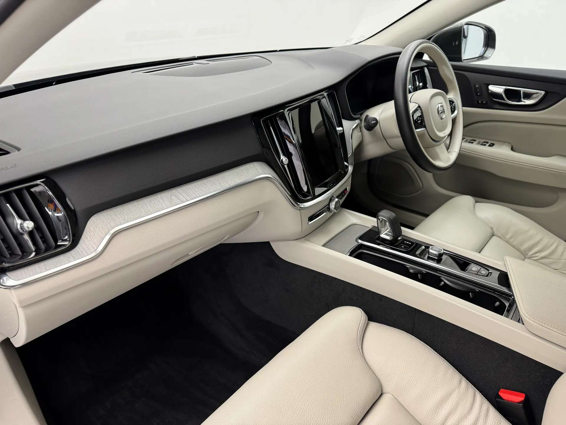 2021 VOLVO V60 2021 VOLVO V60