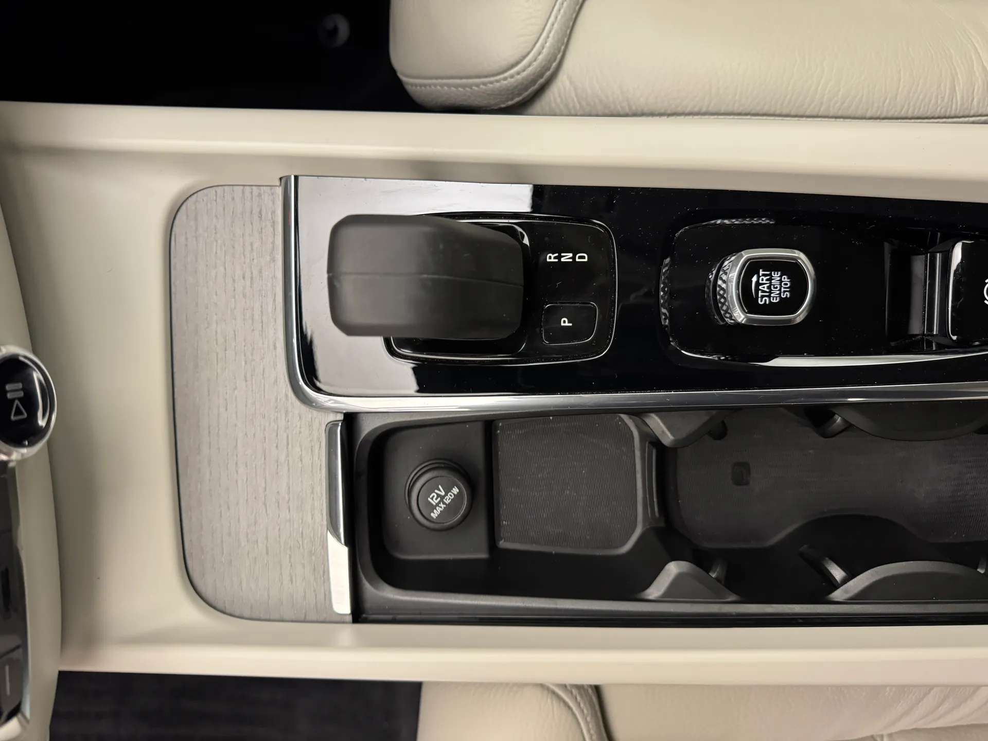 2021 VOLVO V60 2021 VOLVO V60