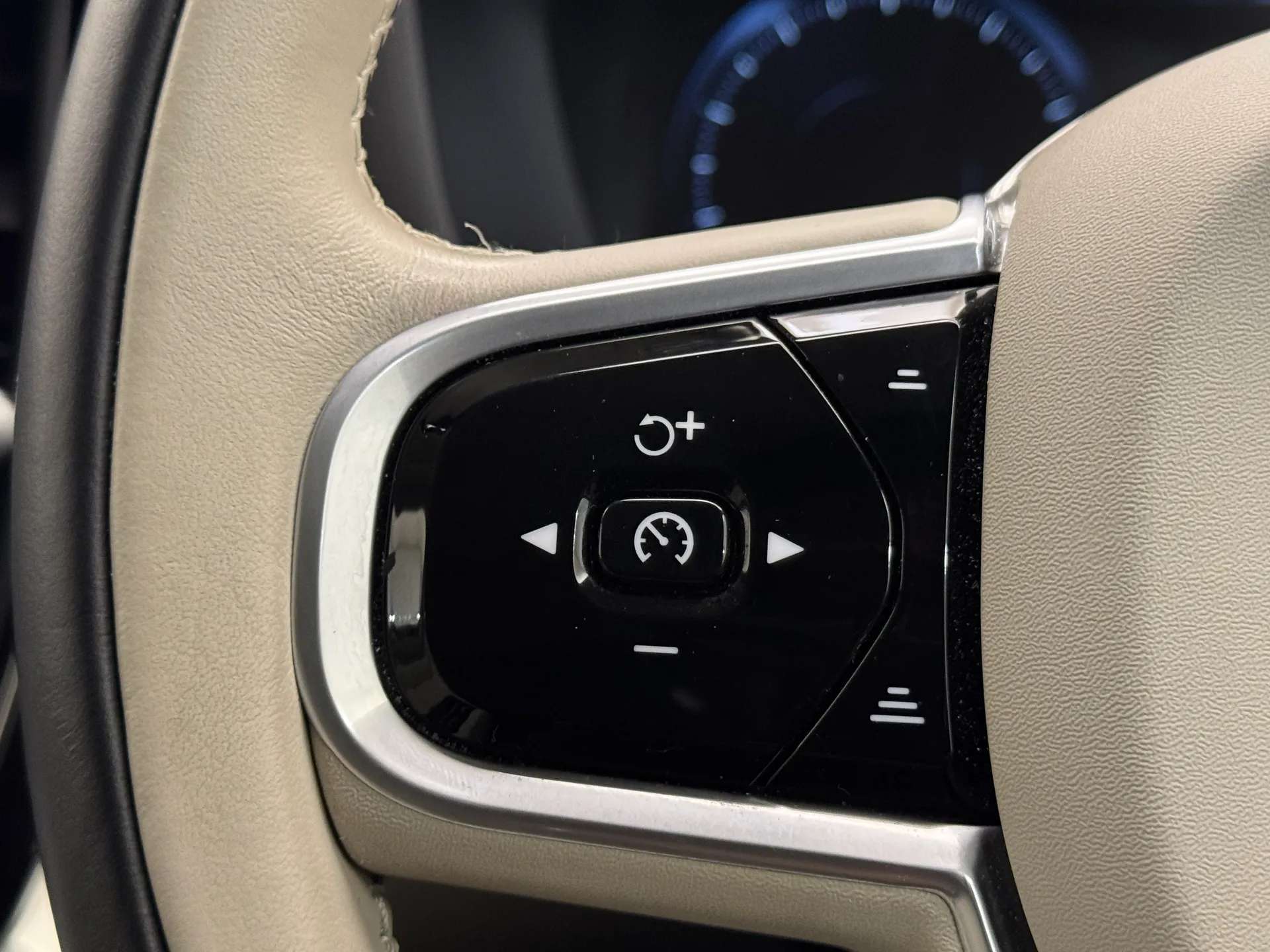 2021 VOLVO V60 2021 VOLVO V60