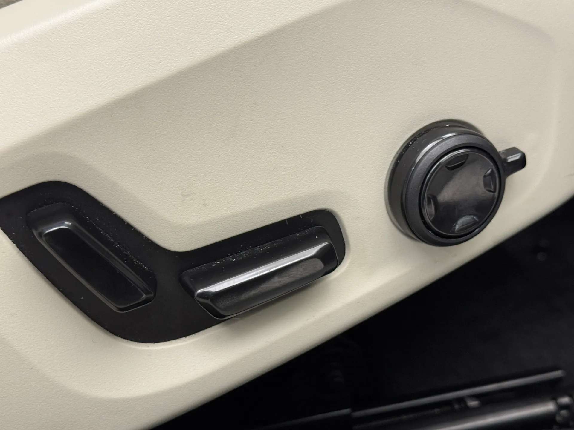 2021 VOLVO V60 2021 VOLVO V60