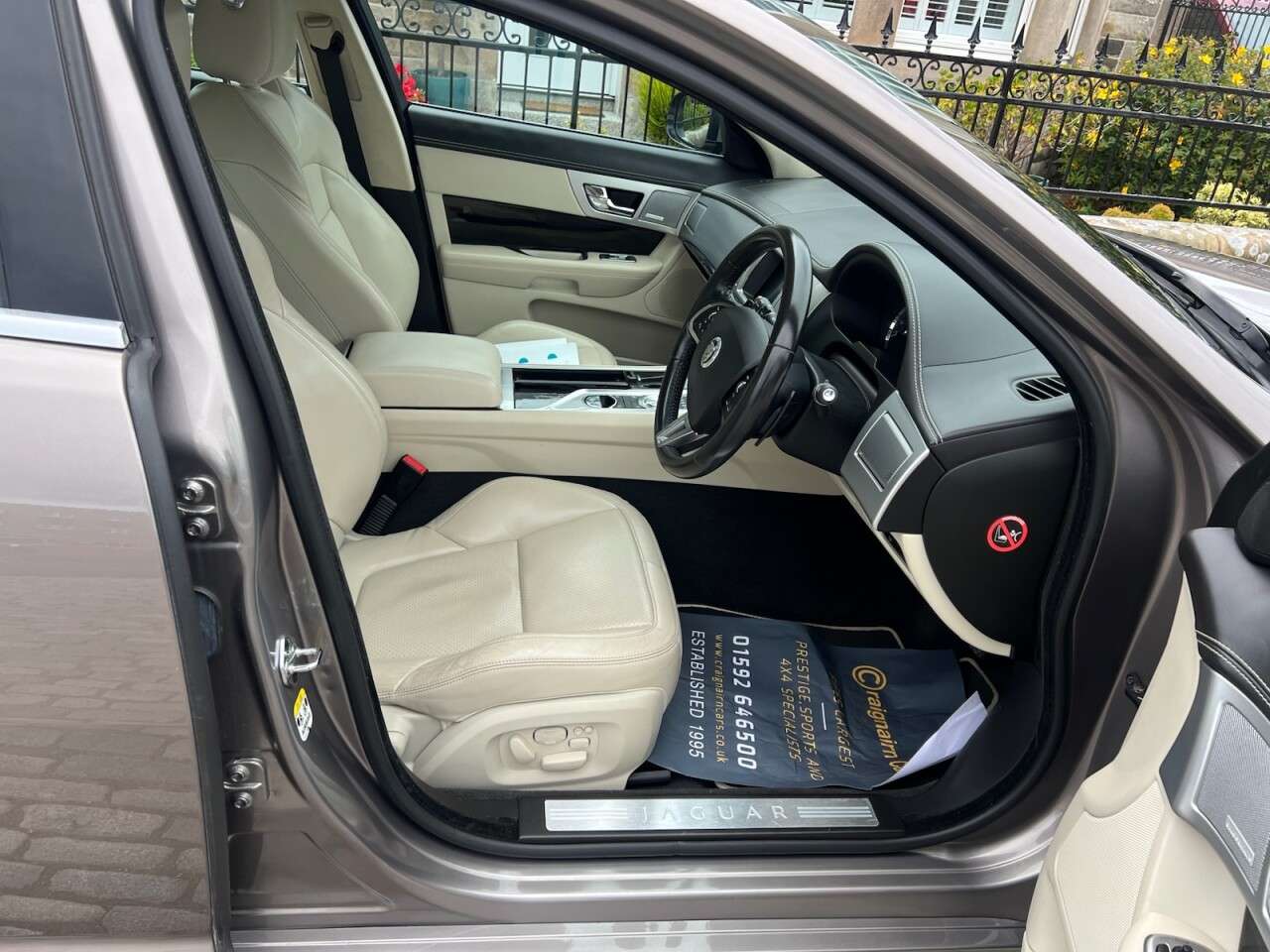 A 2013 JAGUAR XF 3.0L V6 S PORTFOLIO 4d AUTO 275 BHP A 2013 JAGUAR XF 3.0L V6 S PORTFOLIO 4d AUTO 275 BHP