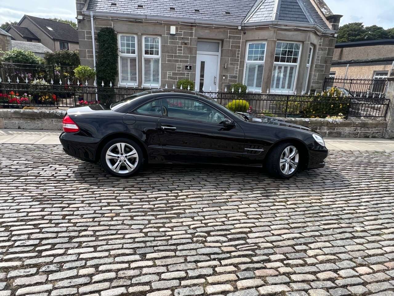A 2009 MERCEDES SL 3.5L SL350 2d AUTO 315 BHP A 2009 MERCEDES SL 3.5L SL350 2d AUTO 315 BHP