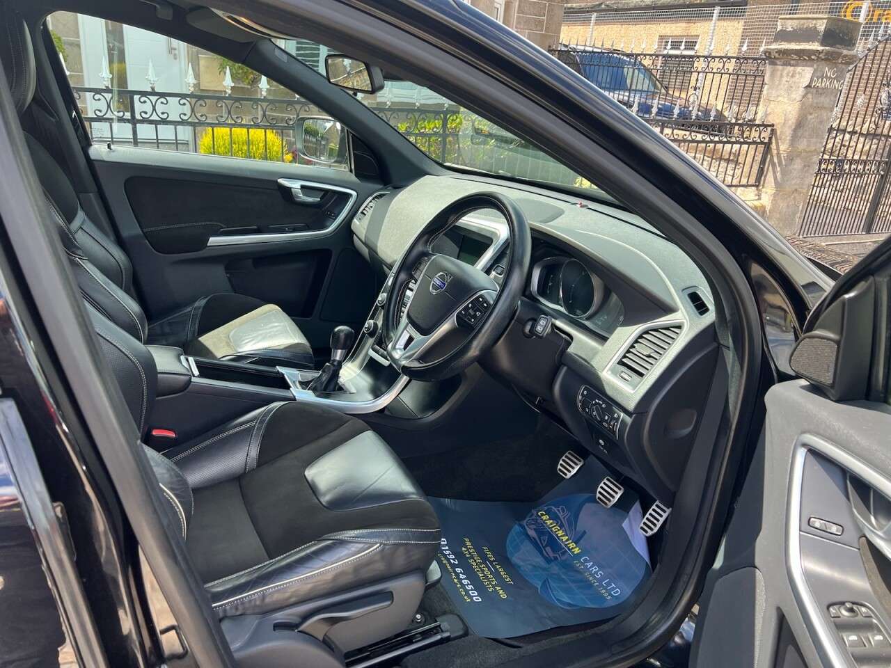 A 2013 VOLVO XC60 2.4L D4 R-DESIGN AWD 5d 161 BHP A 2013 VOLVO XC60 2.4L D4 R-DESIGN AWD 5d 161 BHP