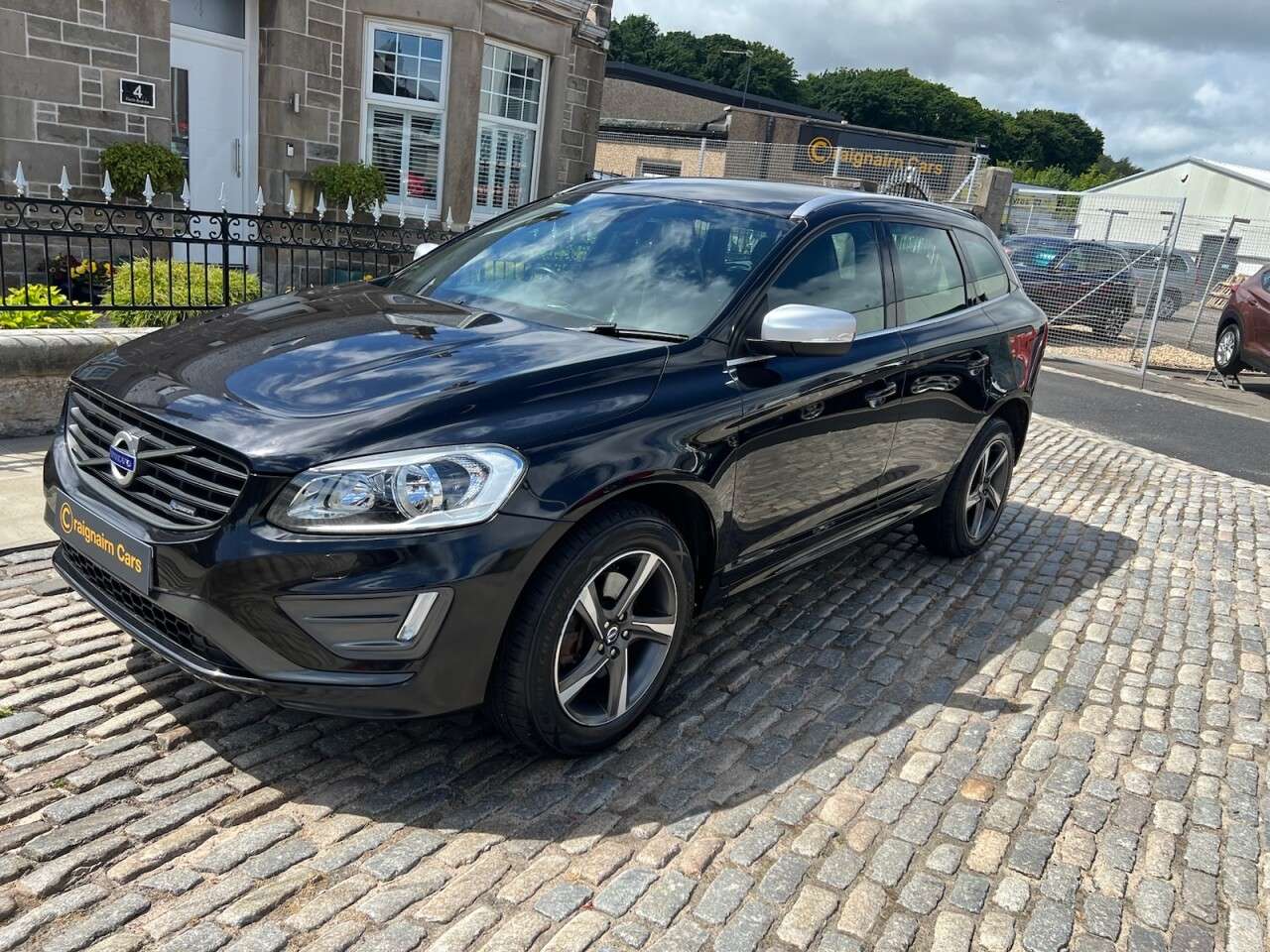 A 2013 VOLVO XC60 2.4L D4 R-DESIGN AWD 5d 161 BHP A 2013 VOLVO XC60 2.4L D4 R-DESIGN AWD 5d 161 BHP