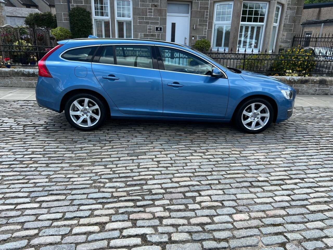 2013 VOLVO V60 2013 VOLVO V60