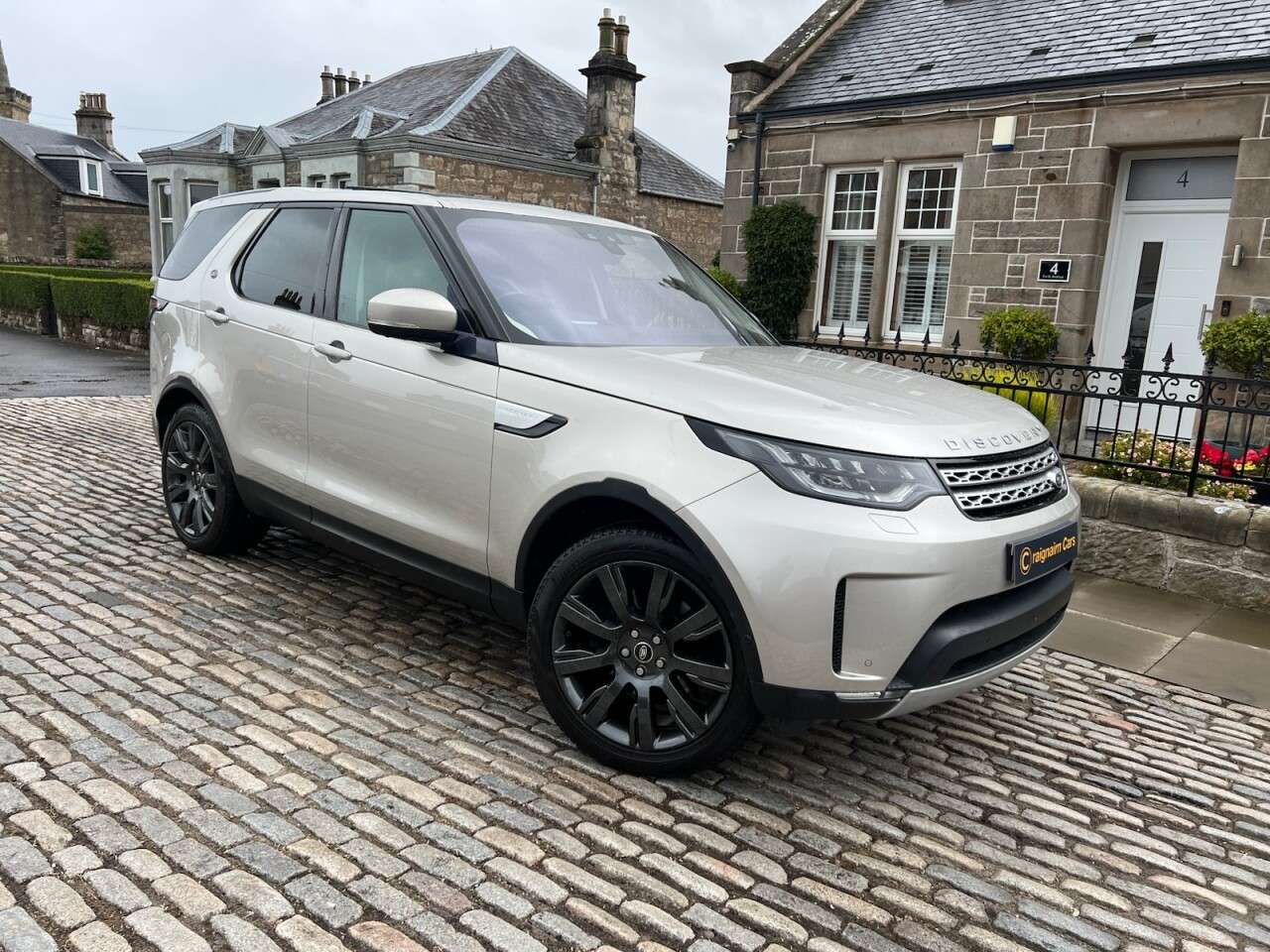 A 2017 LAND ROVER DISCOVERY TD6 HSE LUXURY A 2017 LAND ROVER DISCOVERY TD6 HSE LUXURY