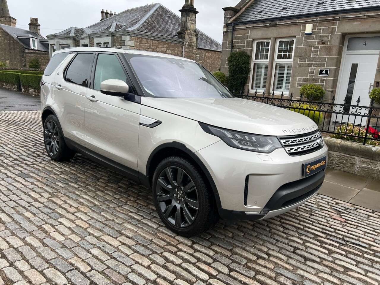 A 2017 LAND ROVER DISCOVERY TD6 HSE LUXURY A 2017 LAND ROVER DISCOVERY TD6 HSE LUXURY