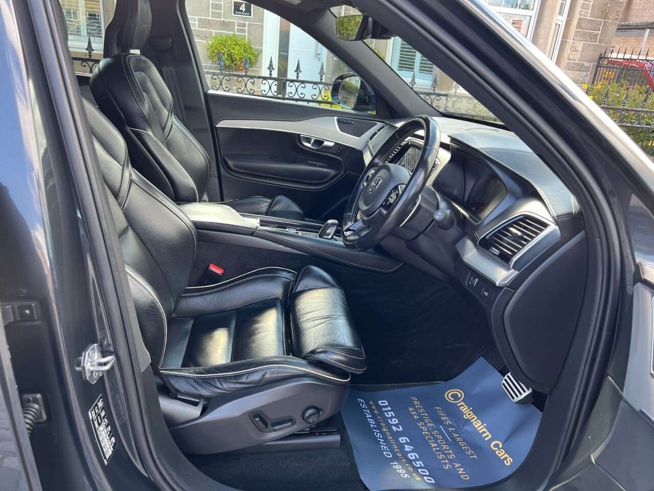 A 2020 VOLVO XC90 2.0 B5 MHEV R-Design SUV 5dr Diesel Hybrid Auto 4WD Euro 6 (s/s) (235 ps) A 2020 VOLVO XC90 2.0 B5 MHEV R-Design SUV 5dr Diesel Hybrid Auto 4WD Euro 6 (s/s) (235 ps)